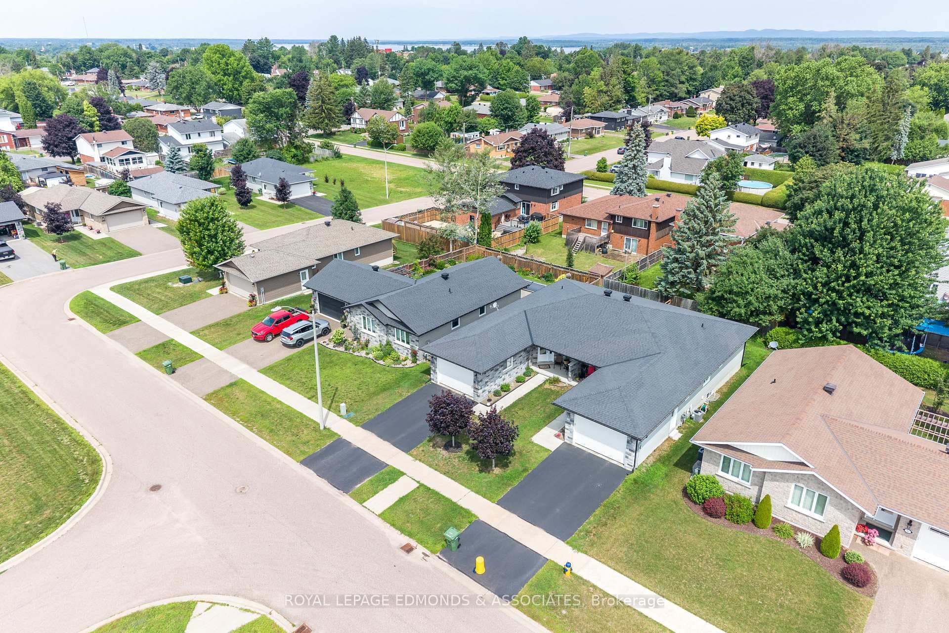 375 Patricia Avenue photo 3