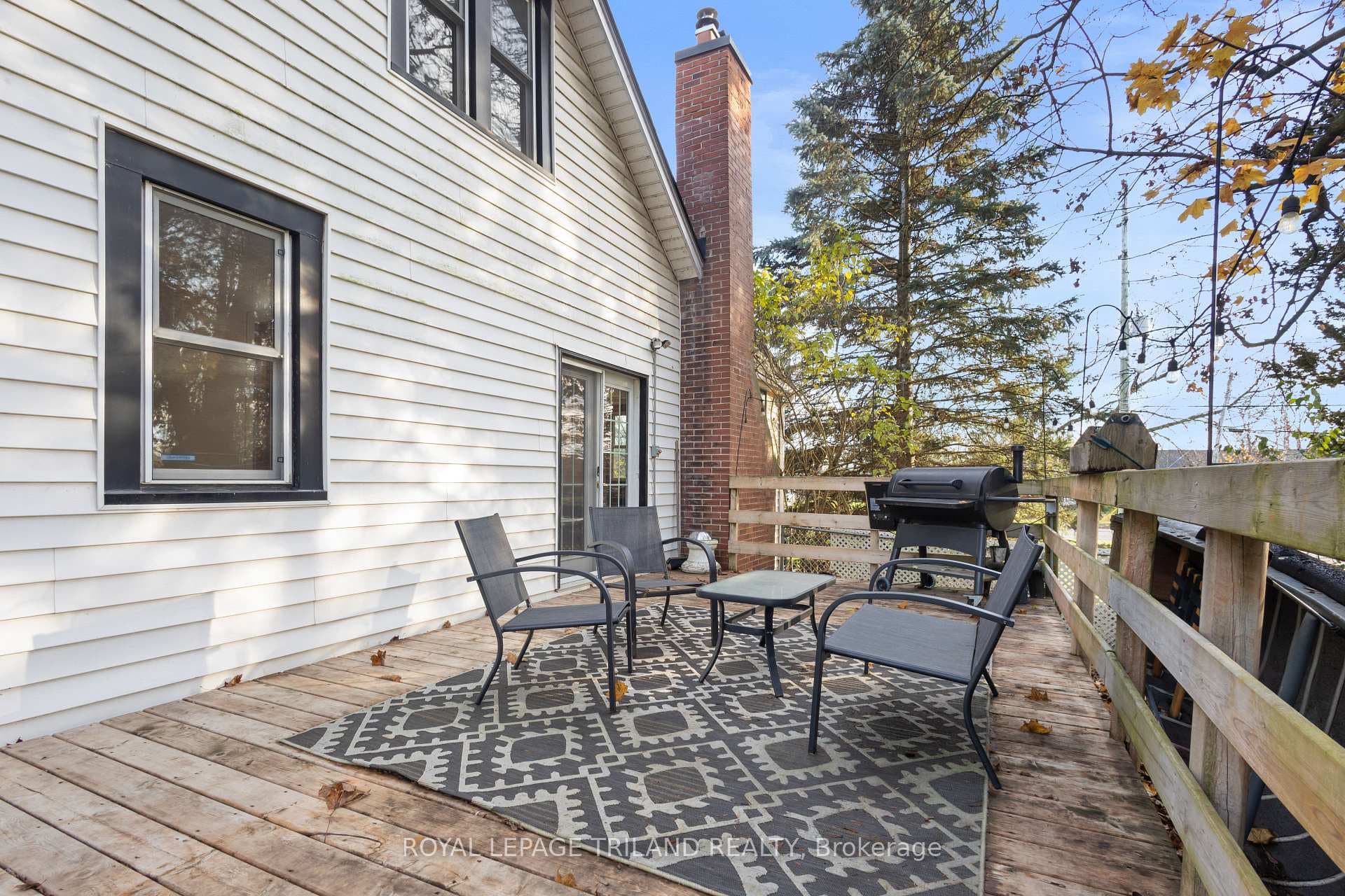1248 SOUTHDALE Road photo 4