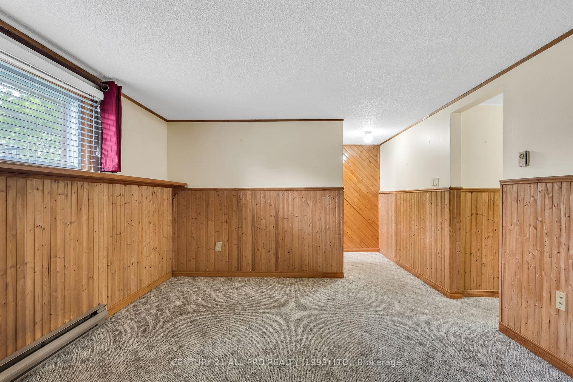 562 Ewing Street photo 23