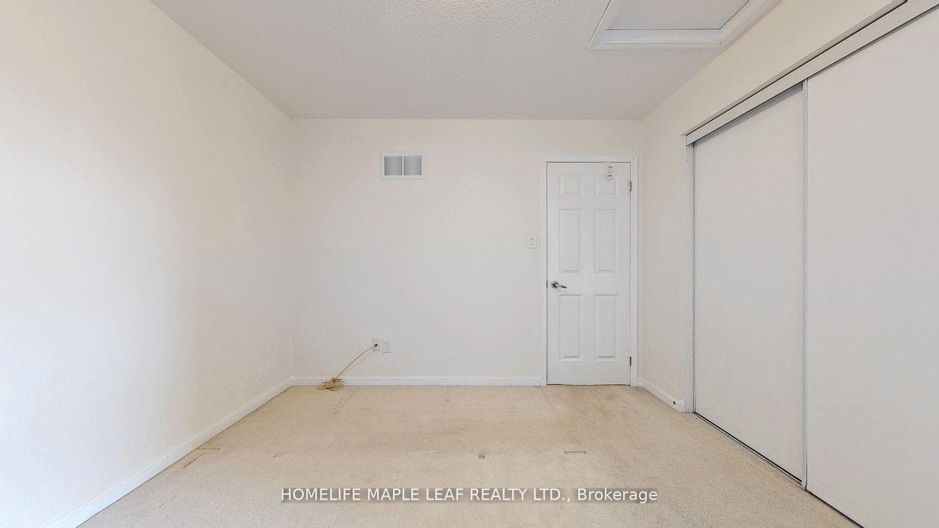 211 Woodley Crescent photo 32