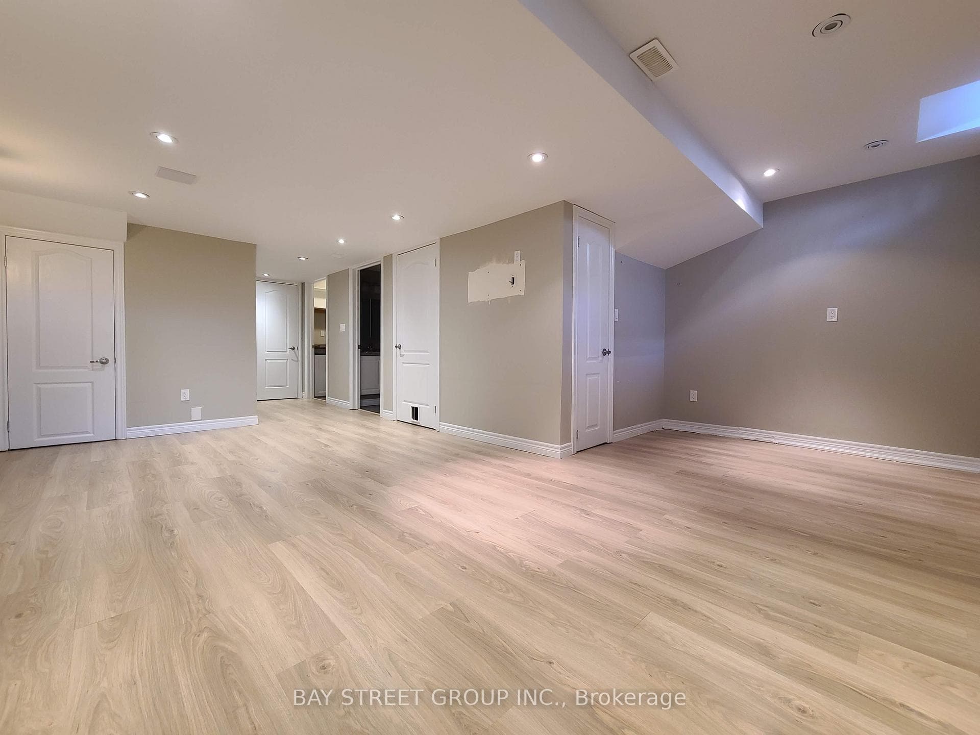 5556 Thorn Lane photo 20