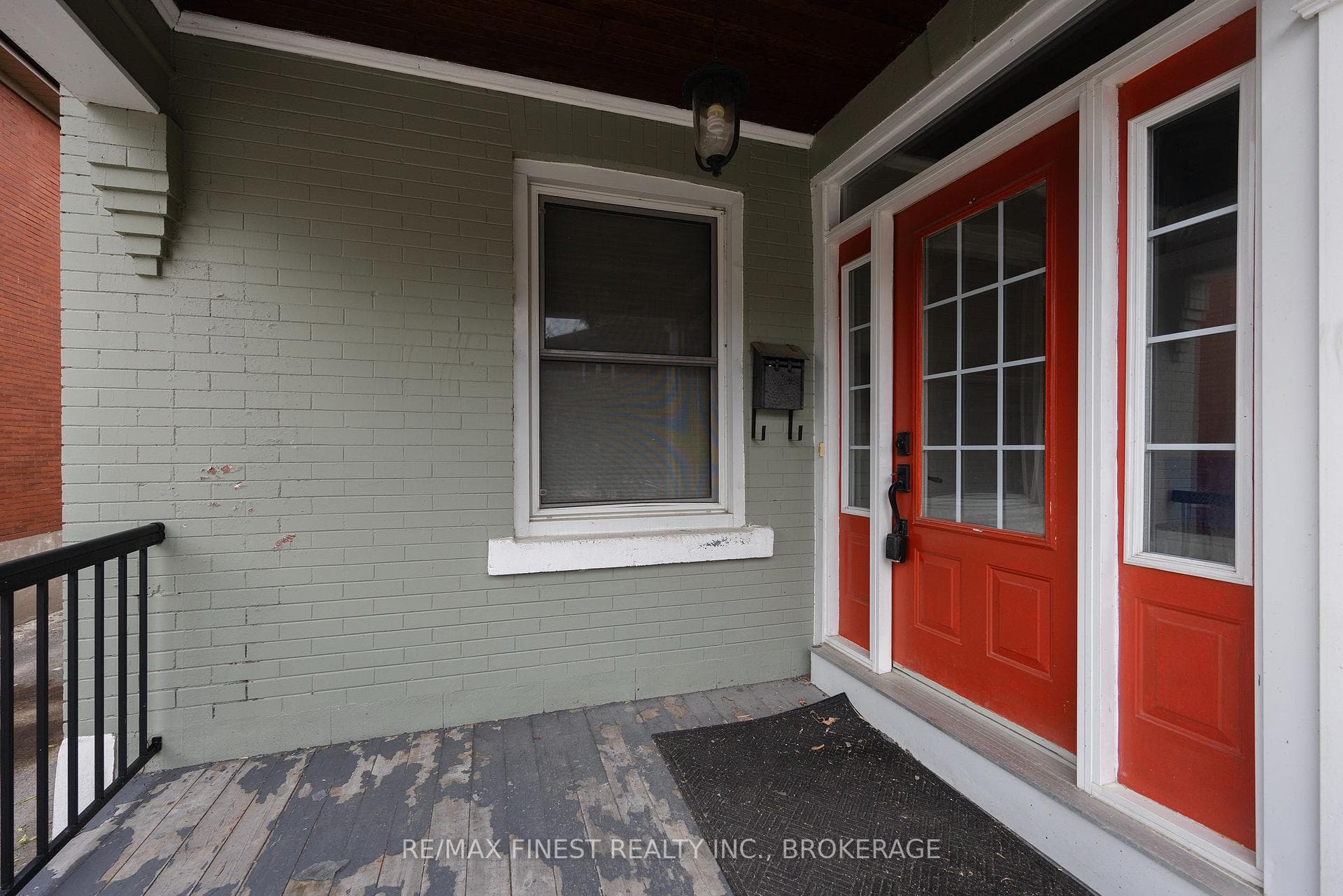 463 Victoria Street photo 2