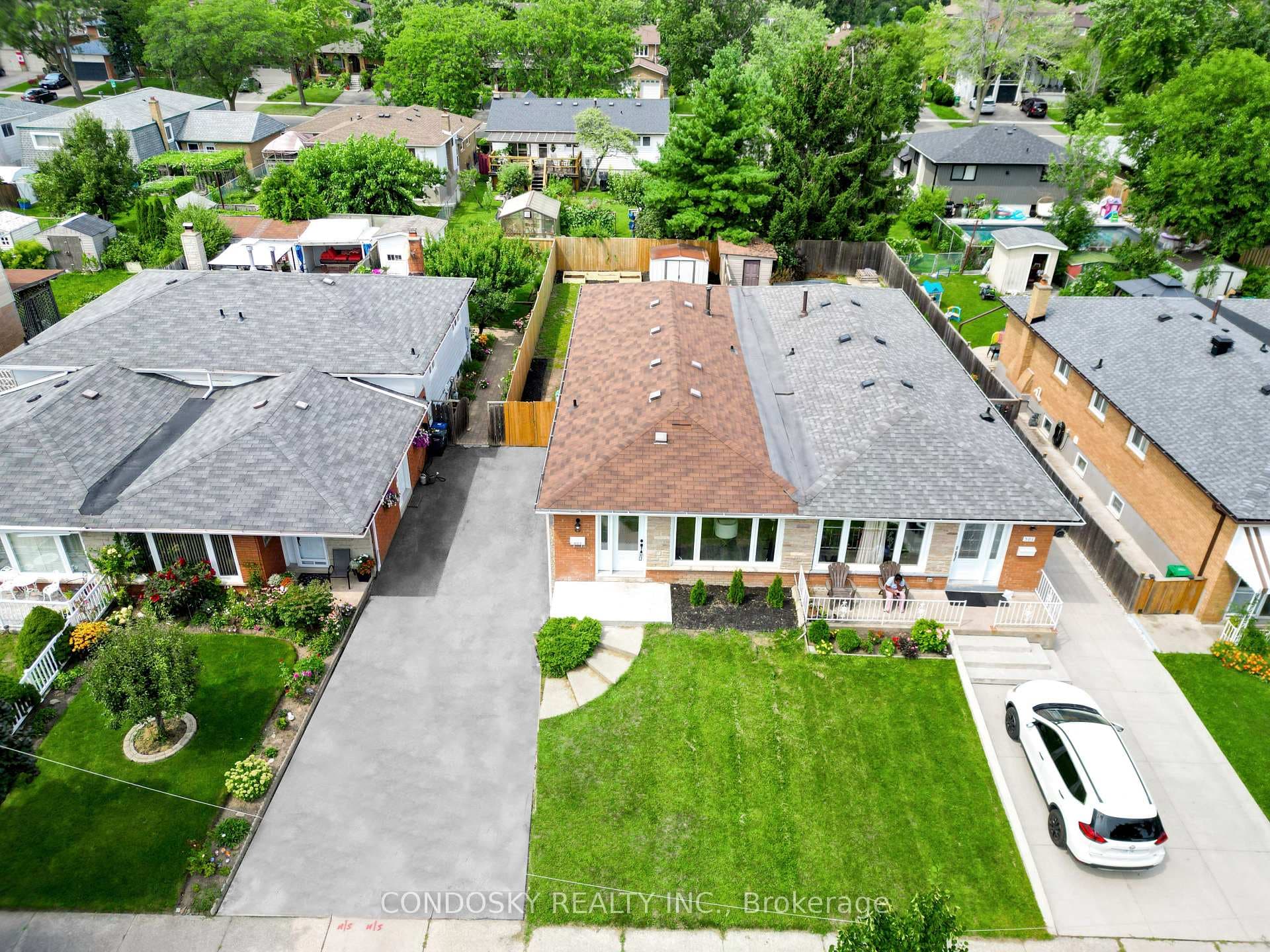 303 Thrace Avenue photo 38