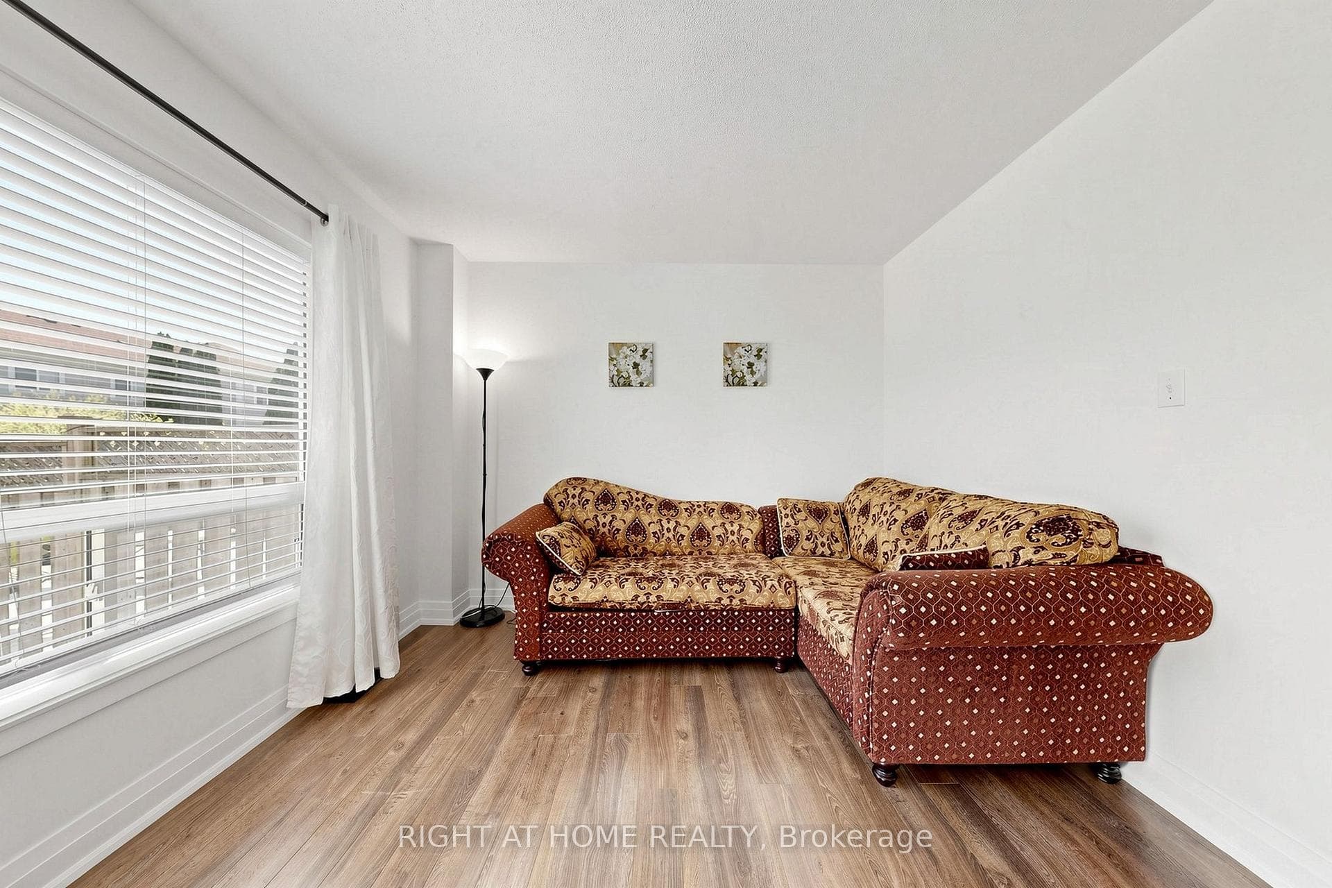 7 Macmillan Avenue photo 8