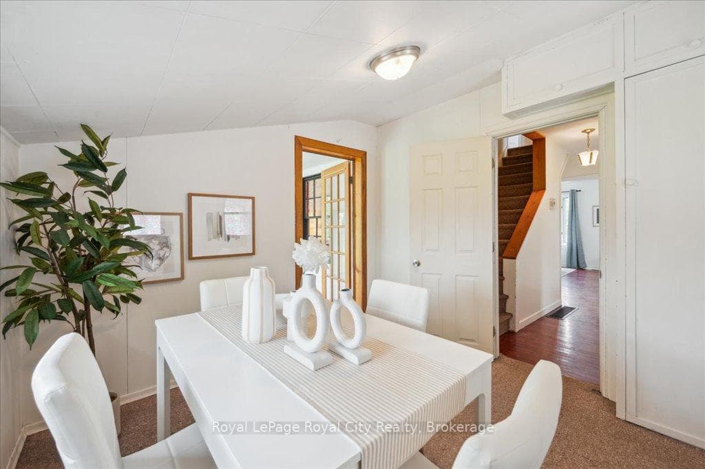 127 Memorial Crescent photo 16