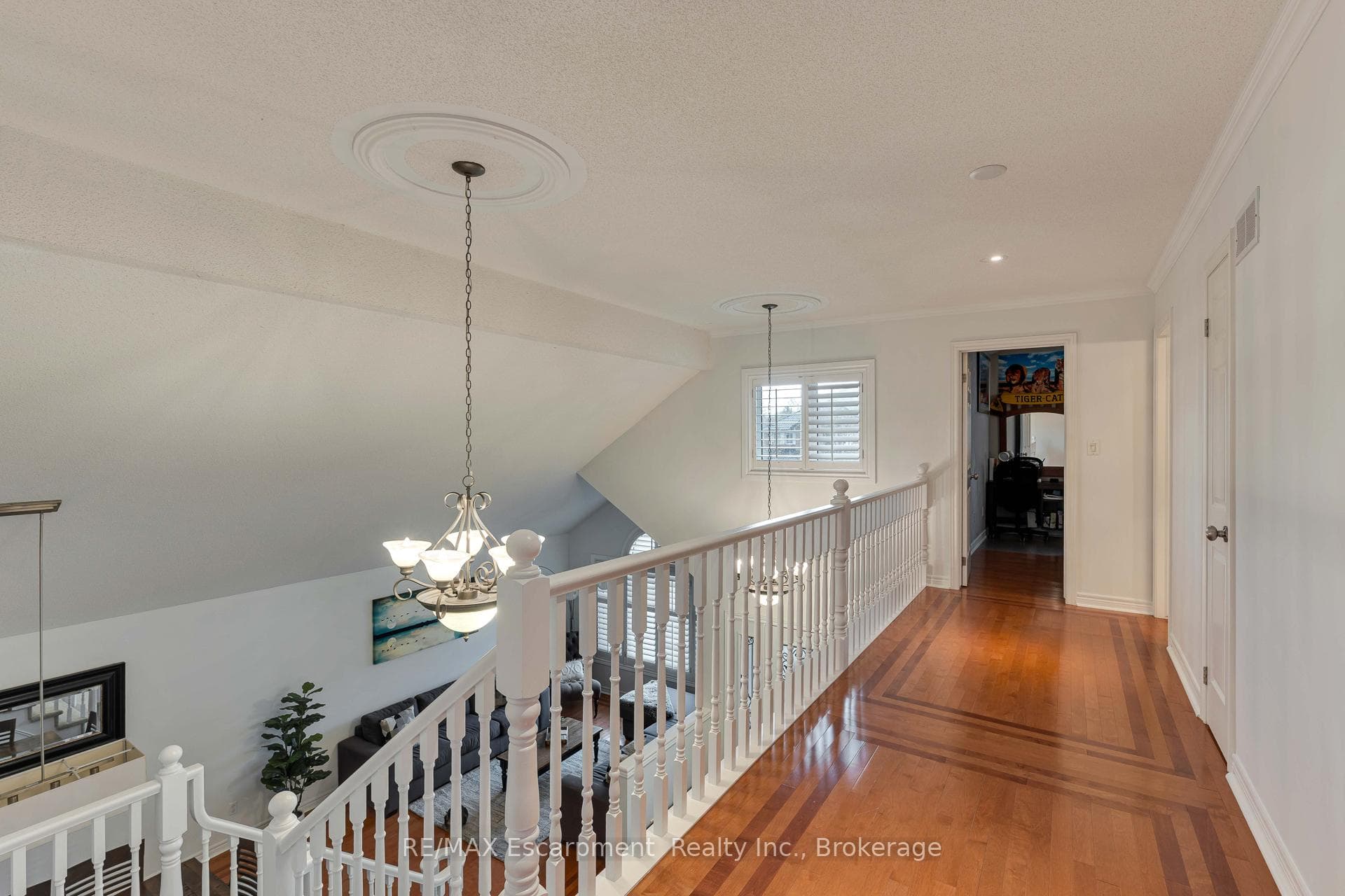 98 Glenhollow Drive photo 21