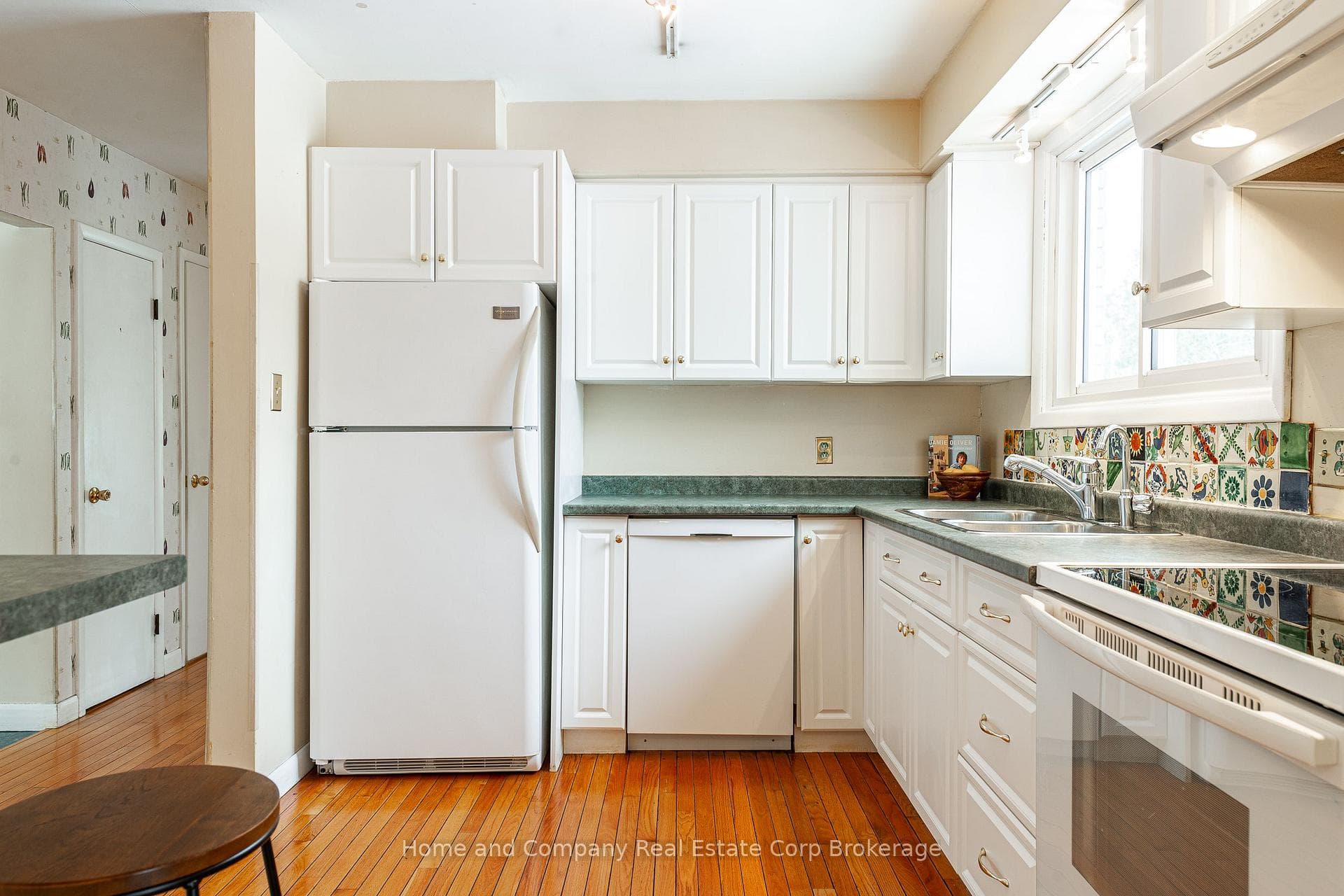 100 Glendon Road photo 16