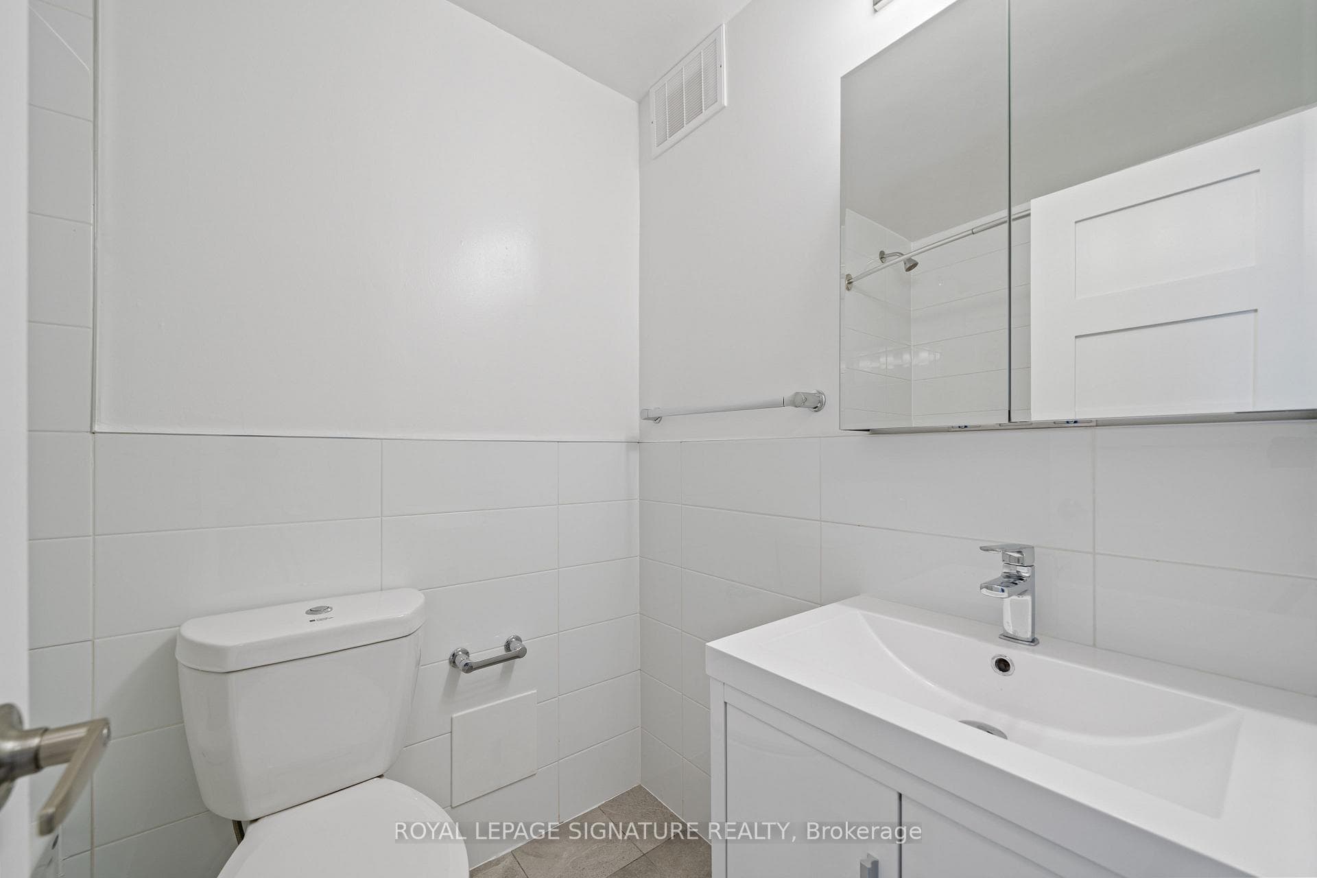 666 Spadina Avenue Unit 2501 photo 4