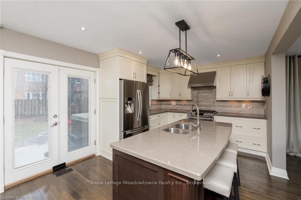 11 FENFLOWER Court photo 6