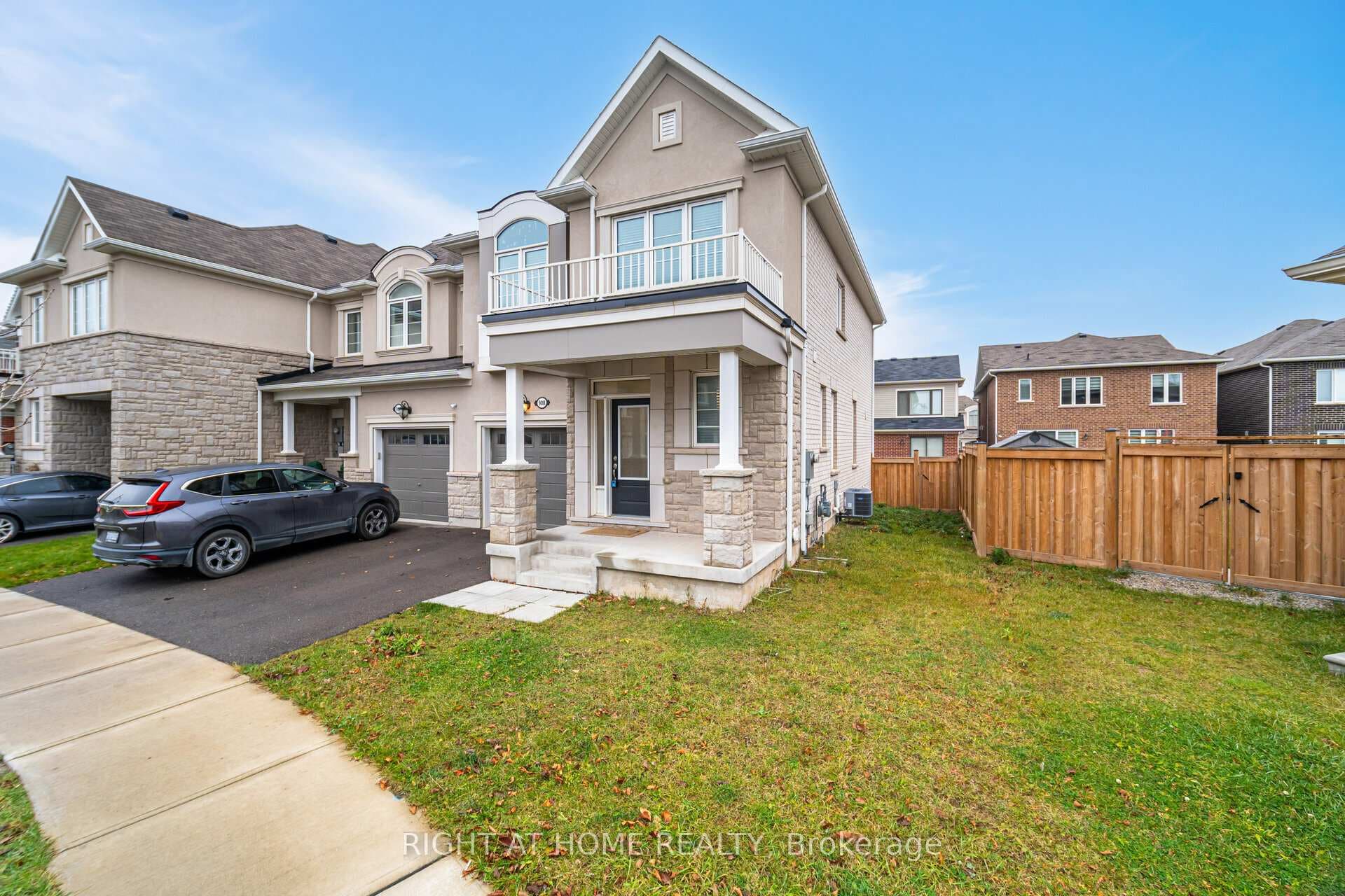 908 Sumac Gardens photo 3