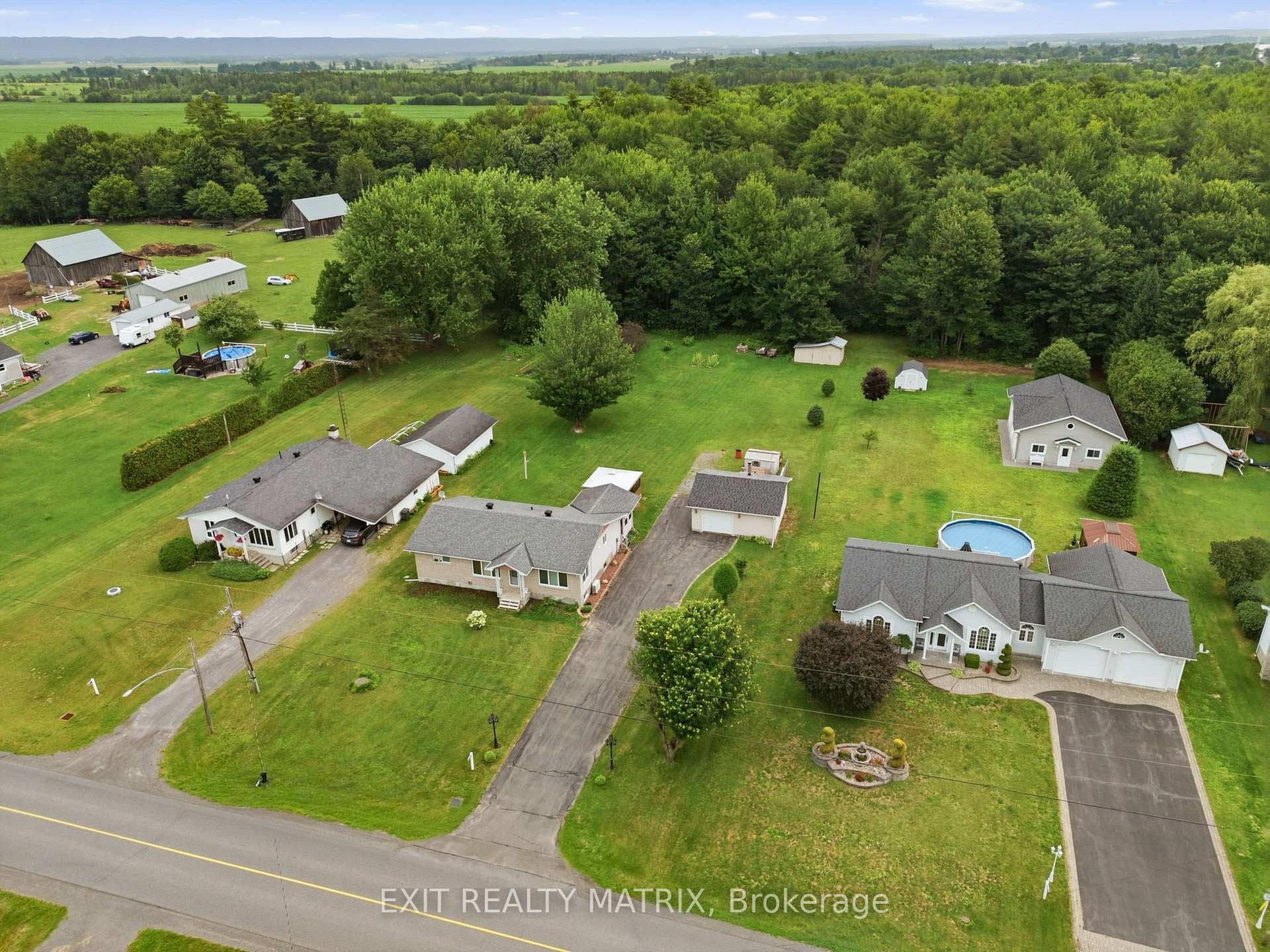 563 Lajeunesse Road photo 33