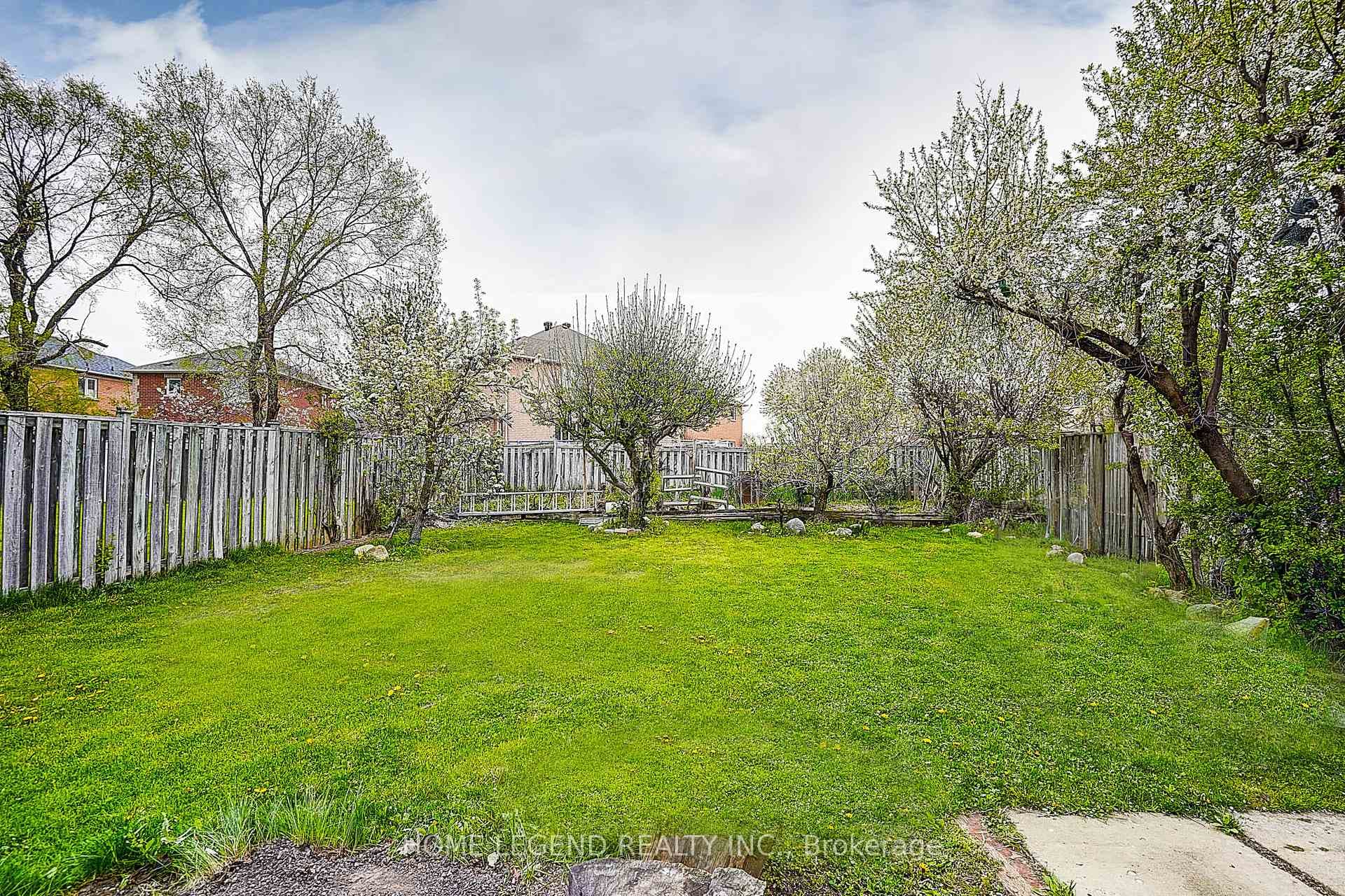 142 Highgate Drive photo 38