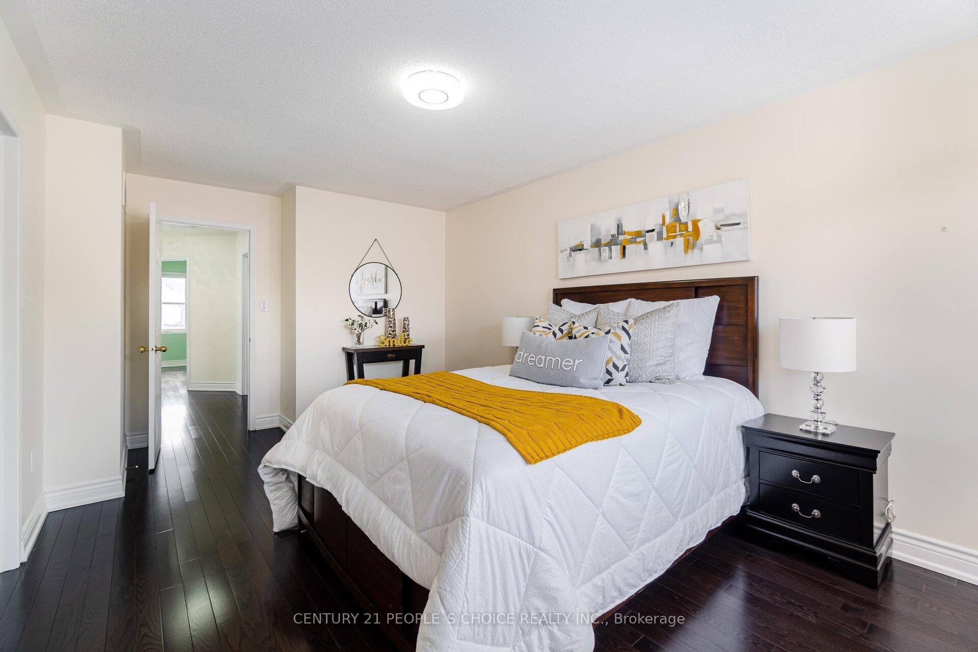 90 Vera Lynn Crescent photo 21