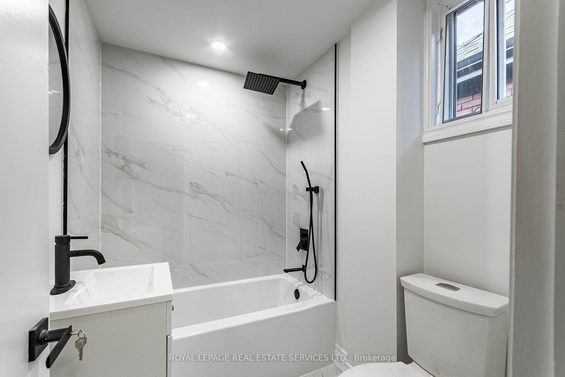 286 Cumberland Avenue Unit Upper photo 17