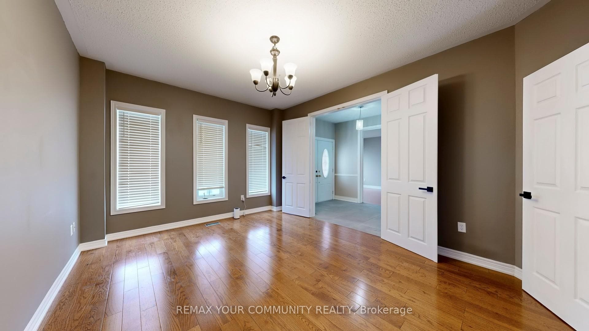 8 Westacott Avenue photo 13