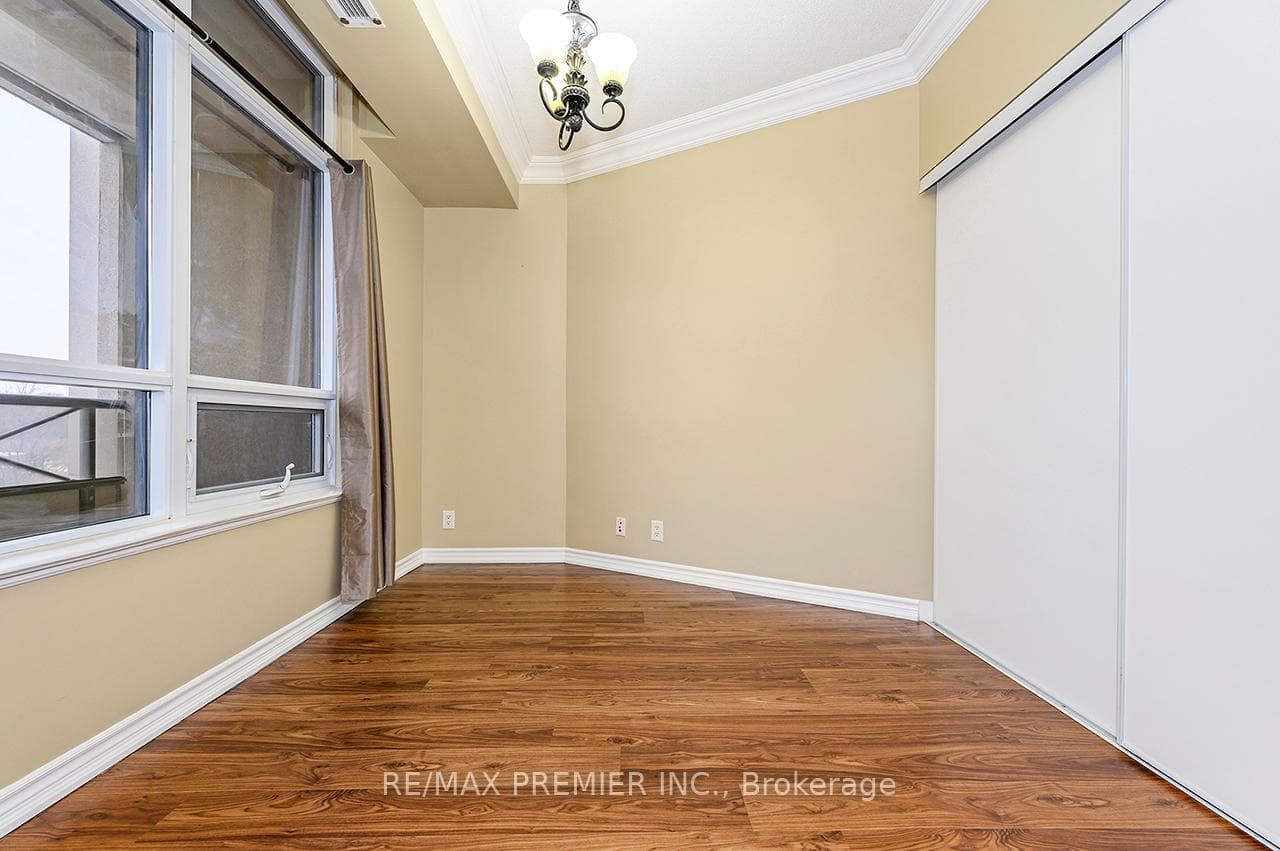 9235 Jane Street Unit 314 photo 14