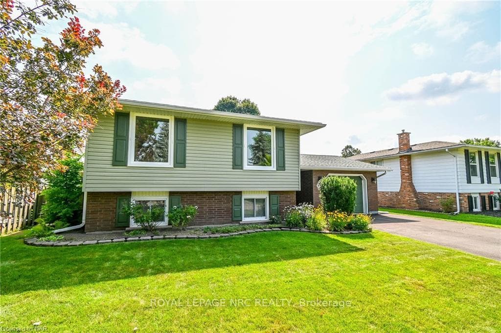 104 GLENAYR Place photo 3