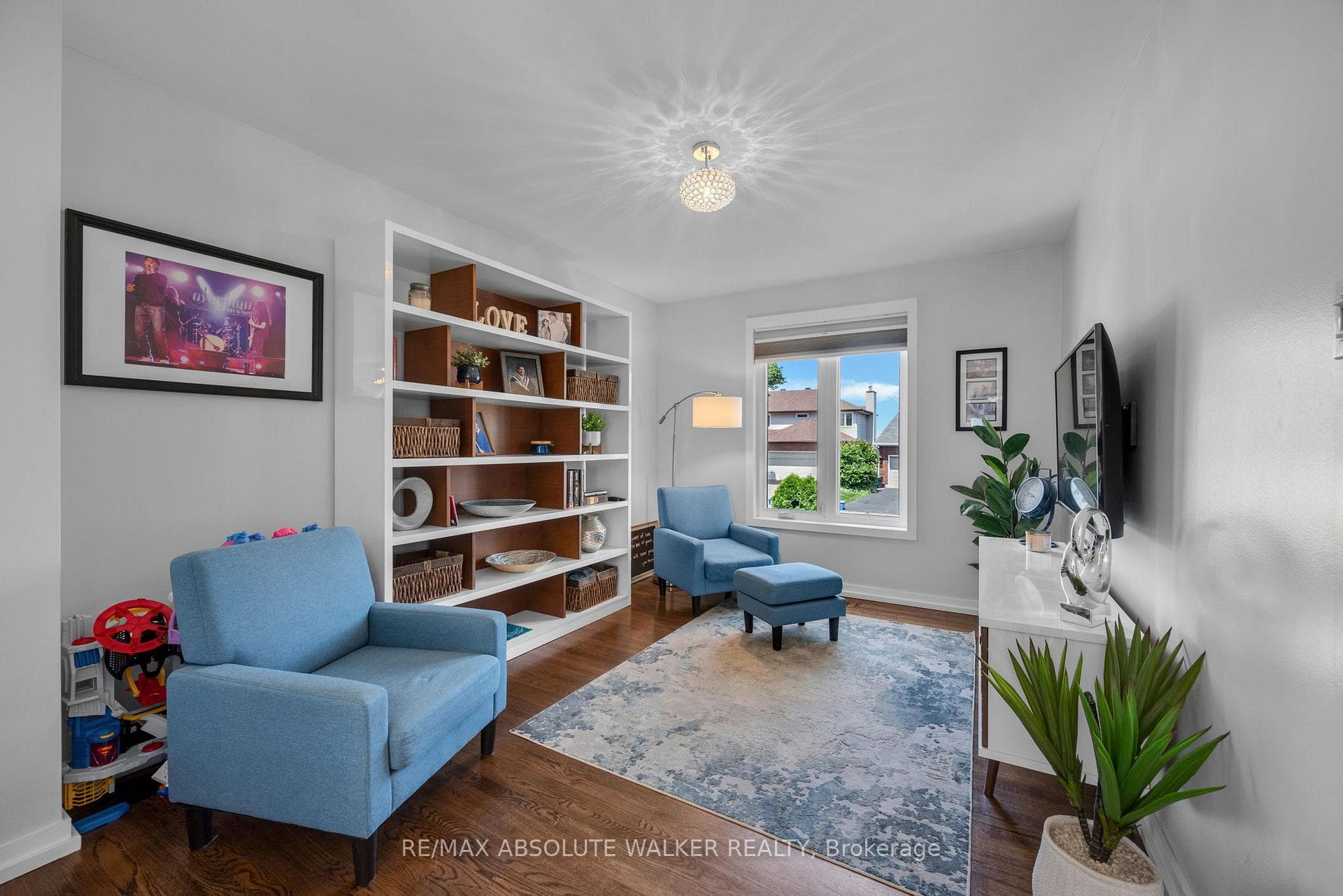 1368 Norview Crescent photo 3