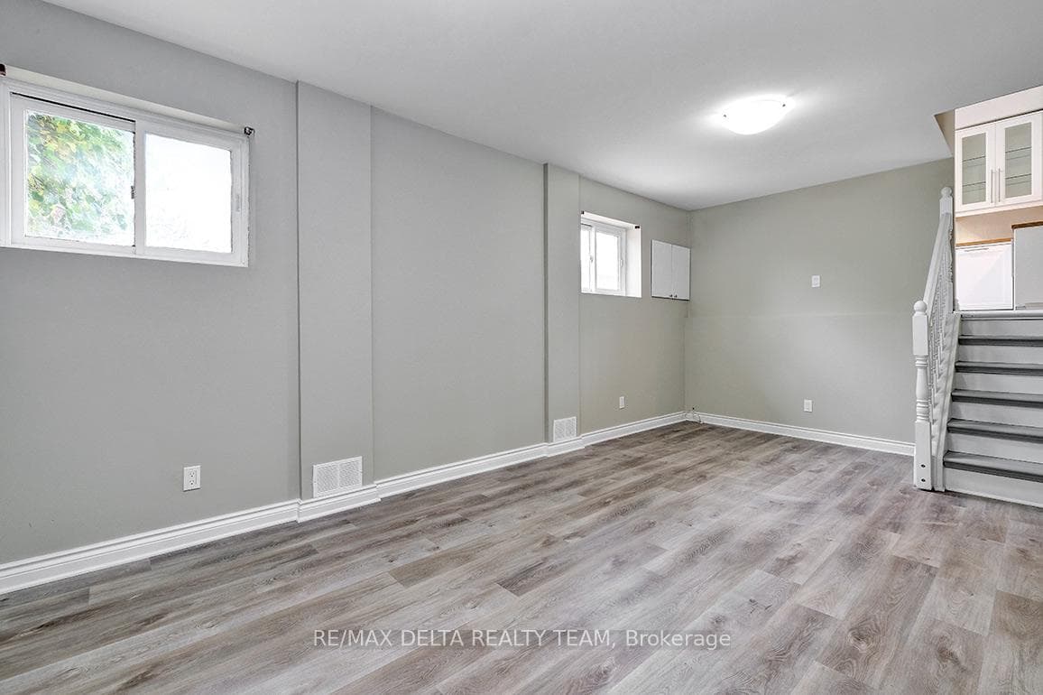 397 Phoenix Crescent photo 20