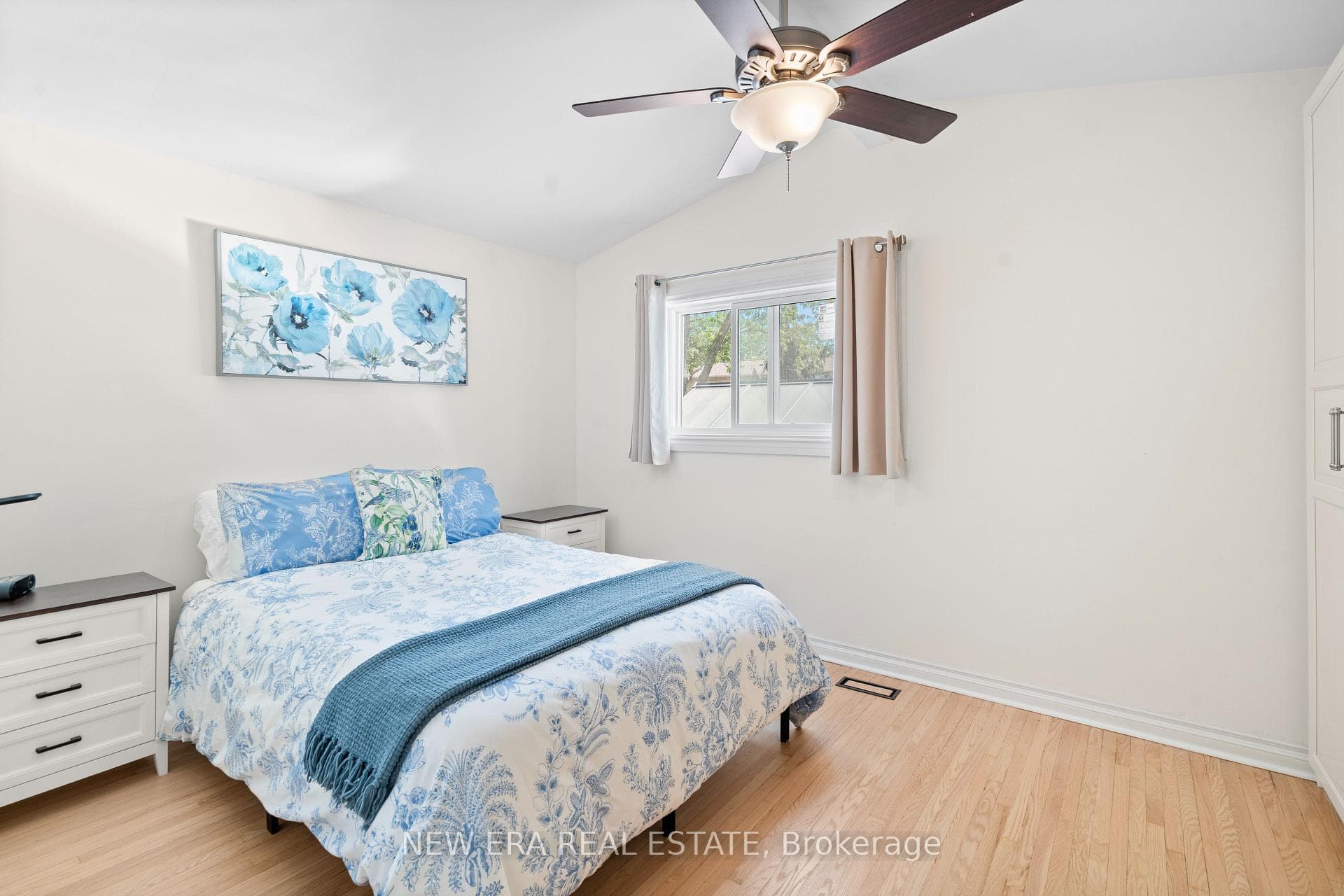 2598 Chalkwell Close photo 7