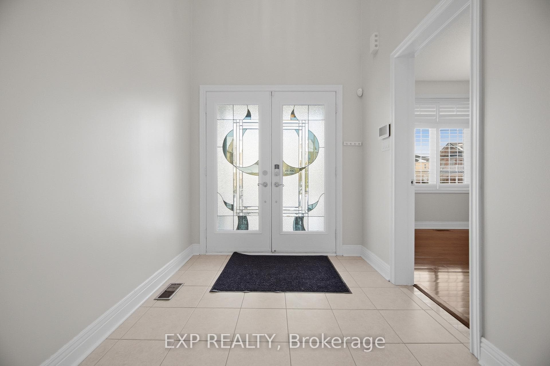 94 Kingsview Drive photo 4