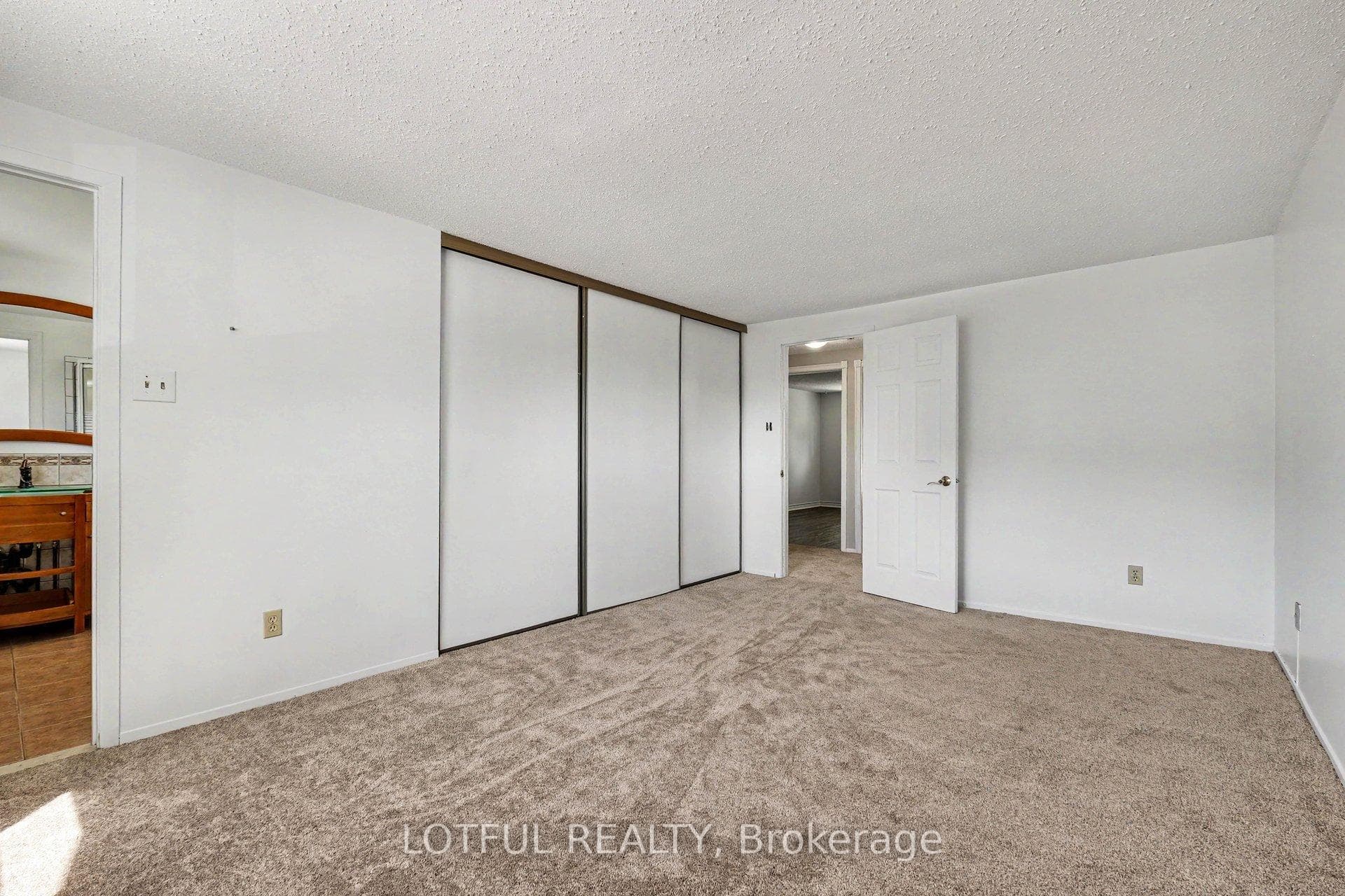 52 Fair Oaks Crescent photo 15