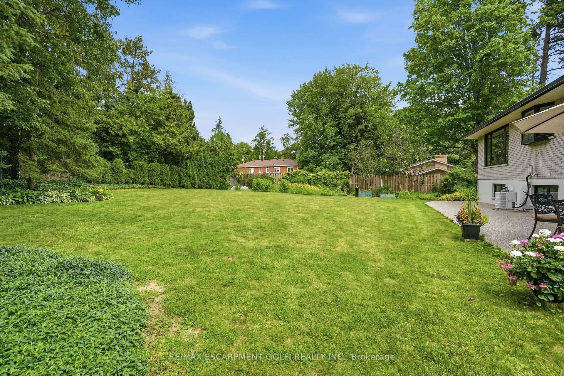 5 MAPLE Avenue photo 40