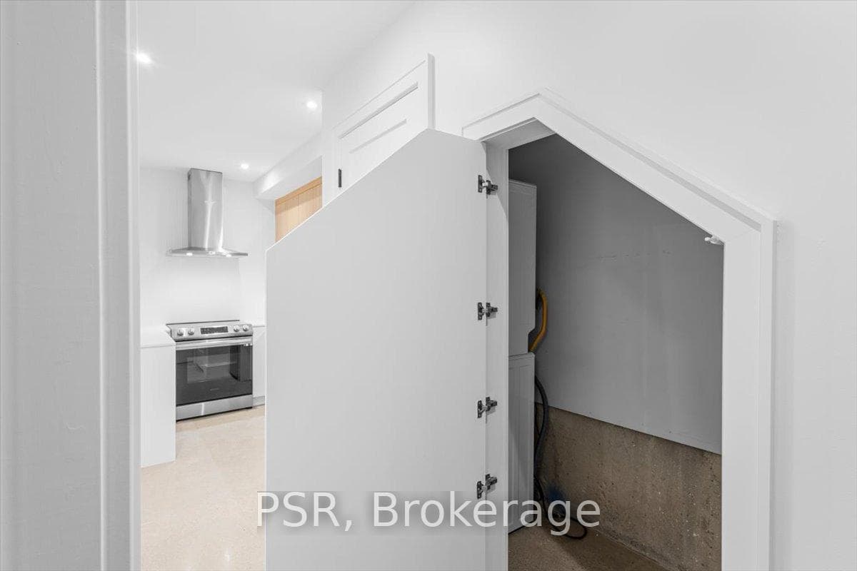 2267 Dundas Street Unit Lower photo 18
