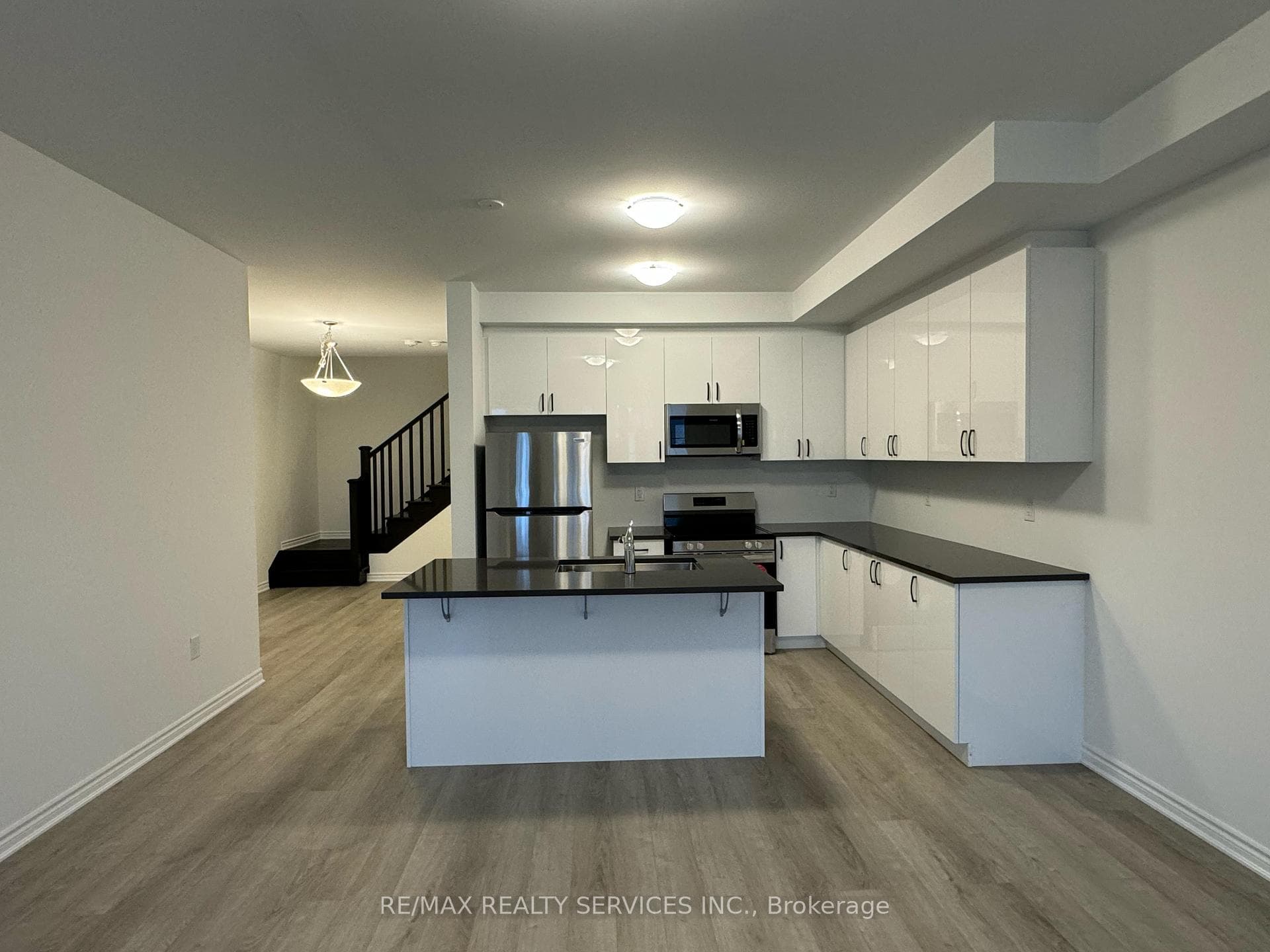 1851 Thames Circle photo 4