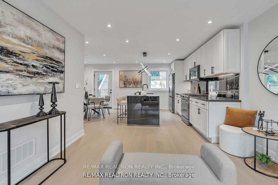 254 Hastings Avenue photo 12