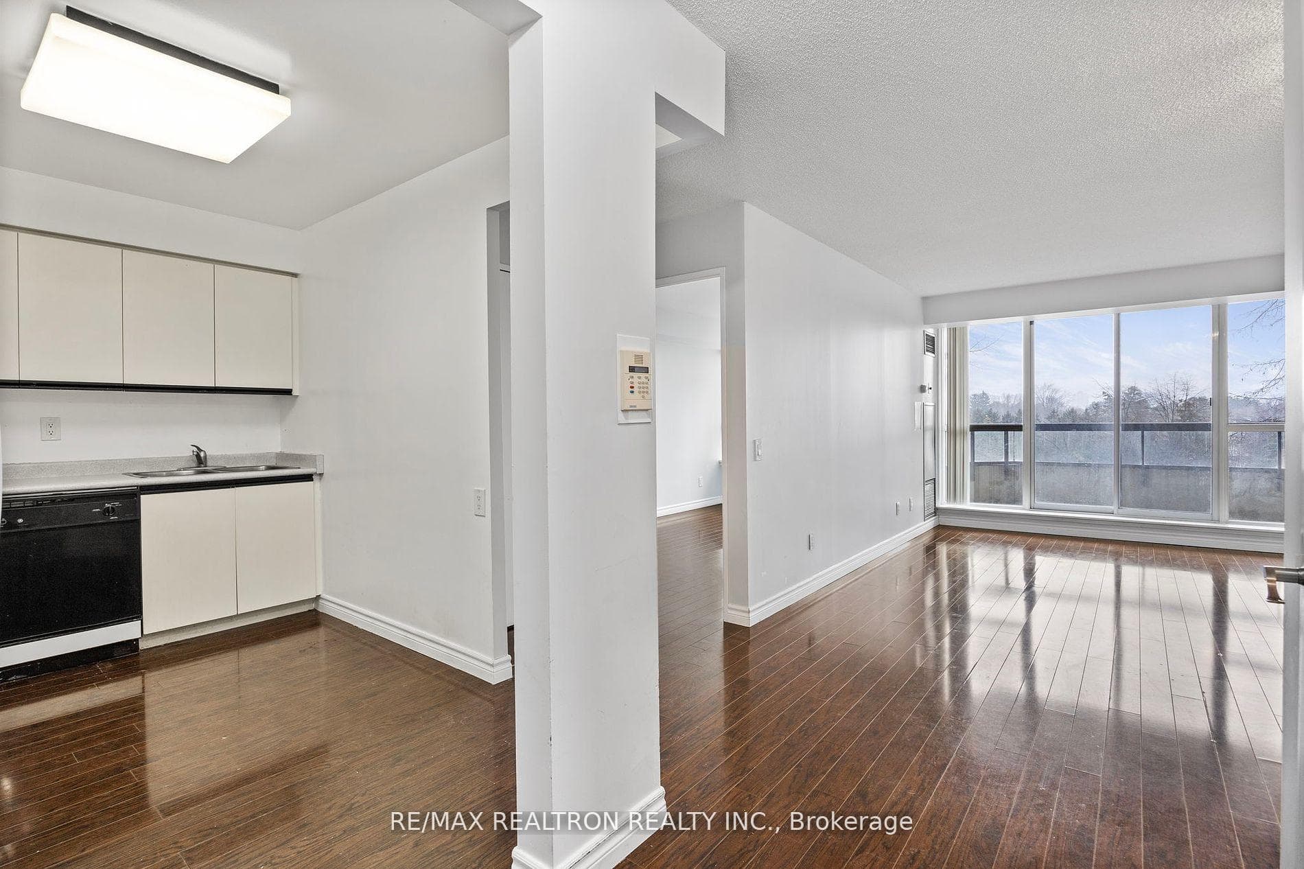 91 Townsgate Drive Unit 401 photo 3