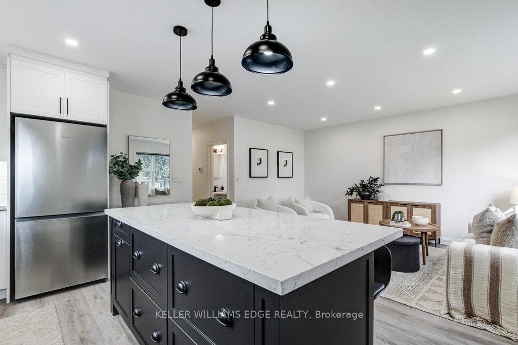 202 Erindale Avenue photo 9
