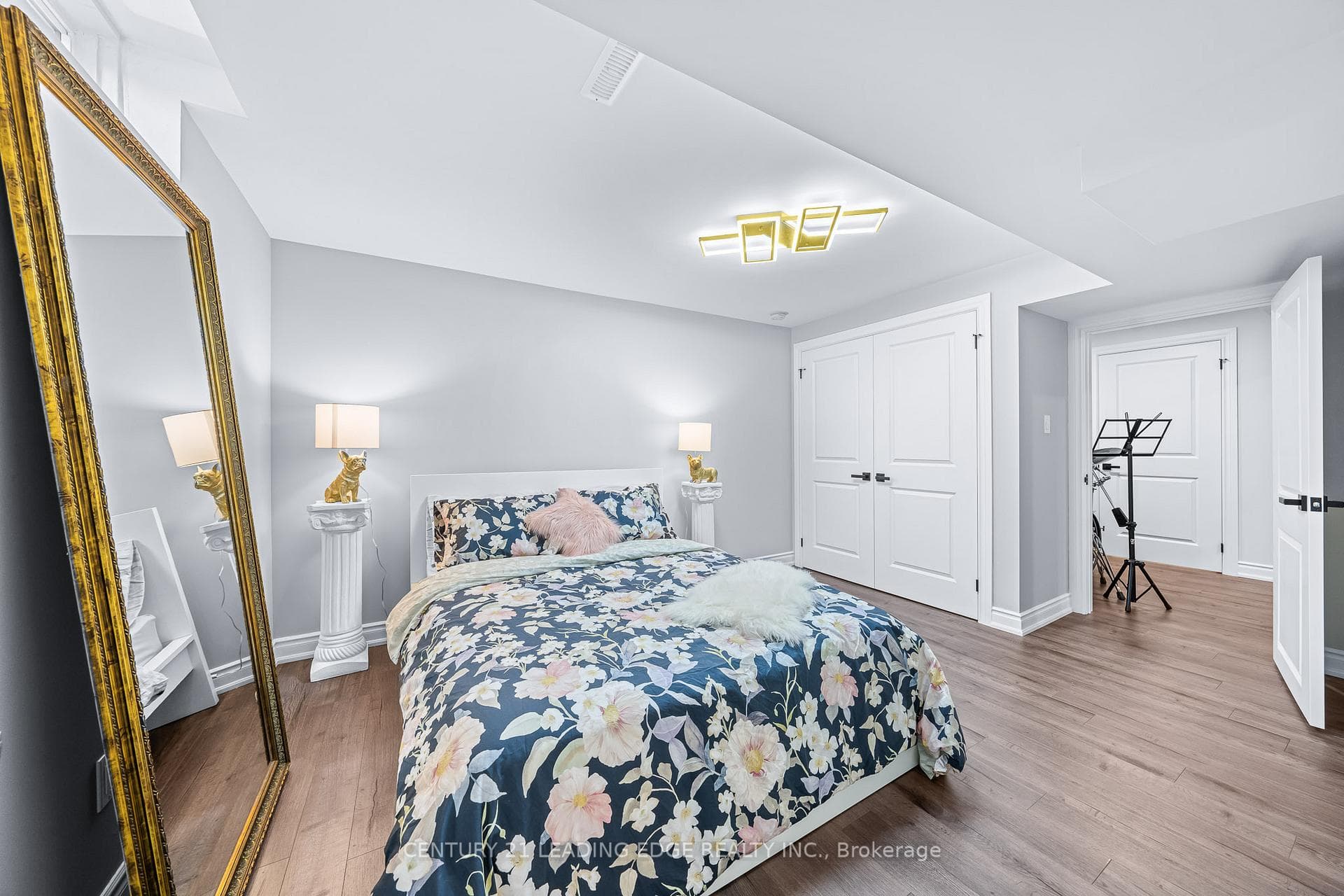 32 Milner Crescent photo 36