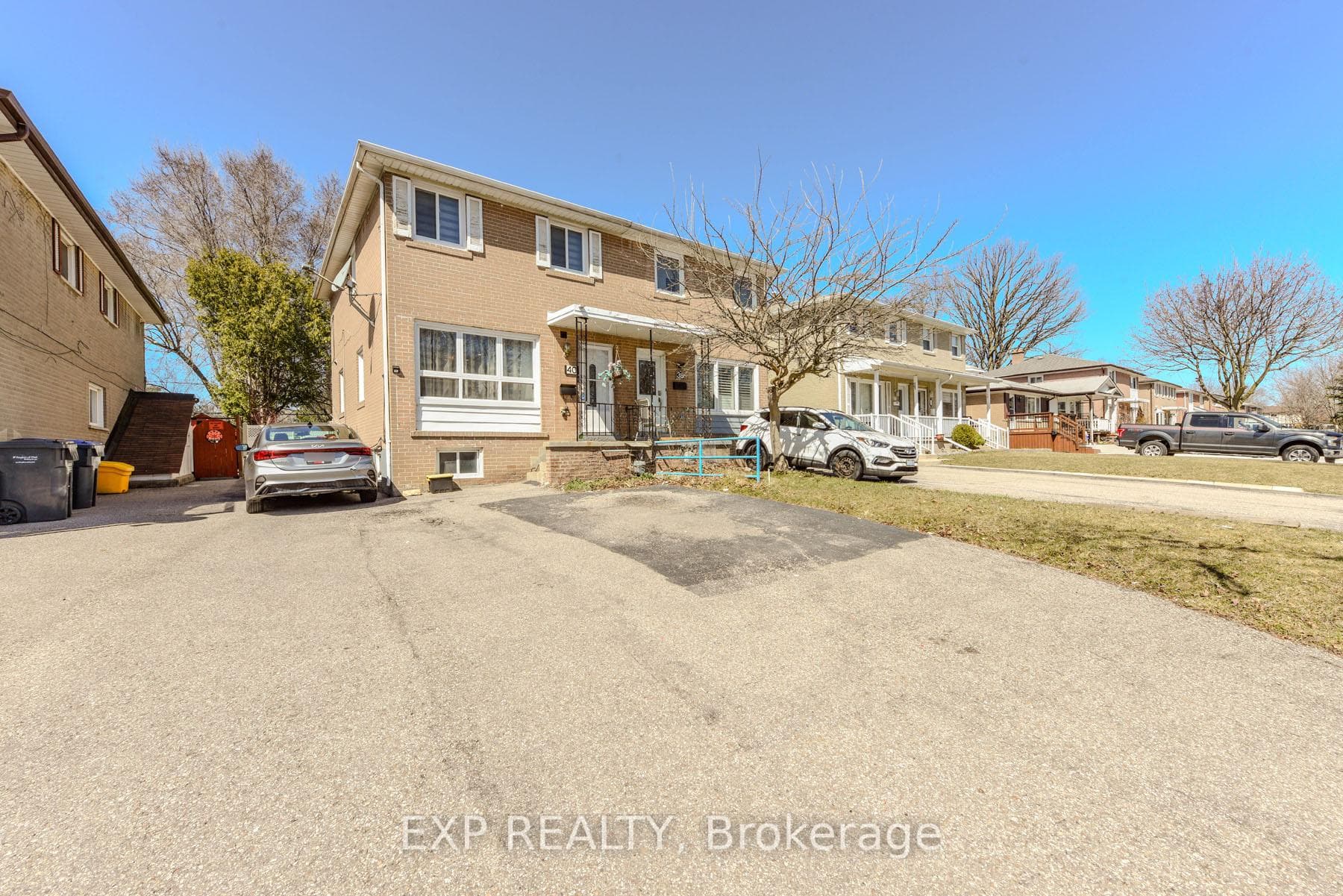 40 Corby Crescent photo 2