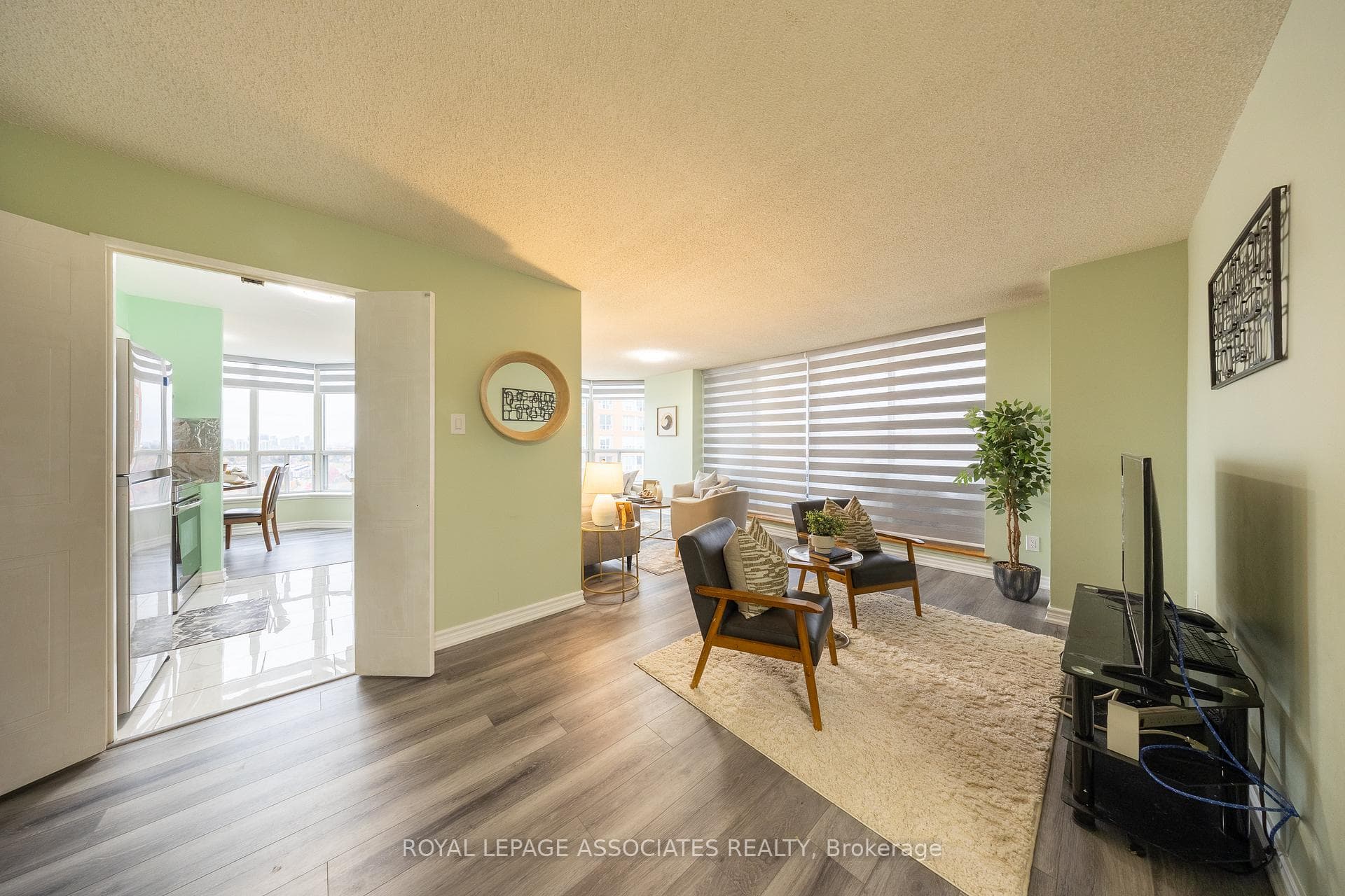 410 Mclevin Avenue Unit 1608 photo 3