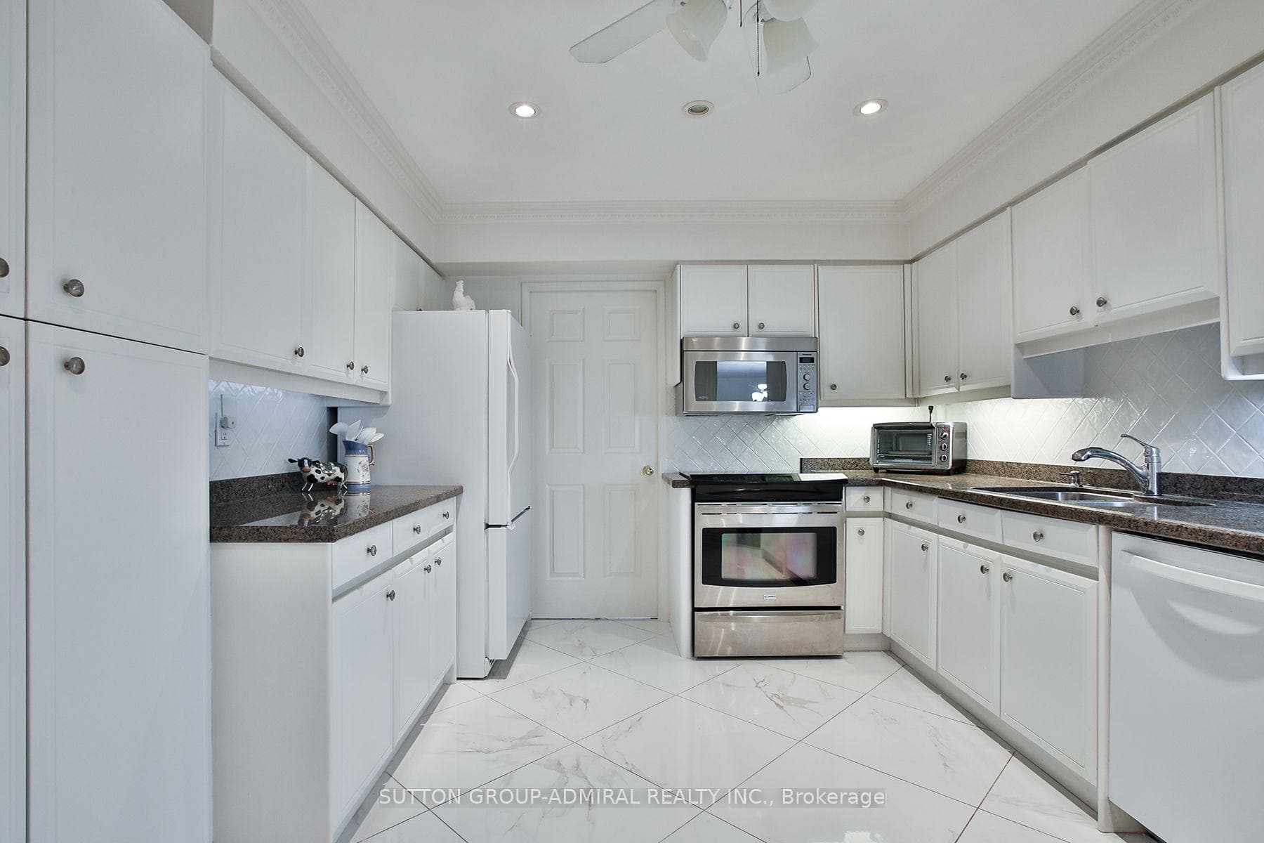 333 Clark Avenue Unit 106 photo 19