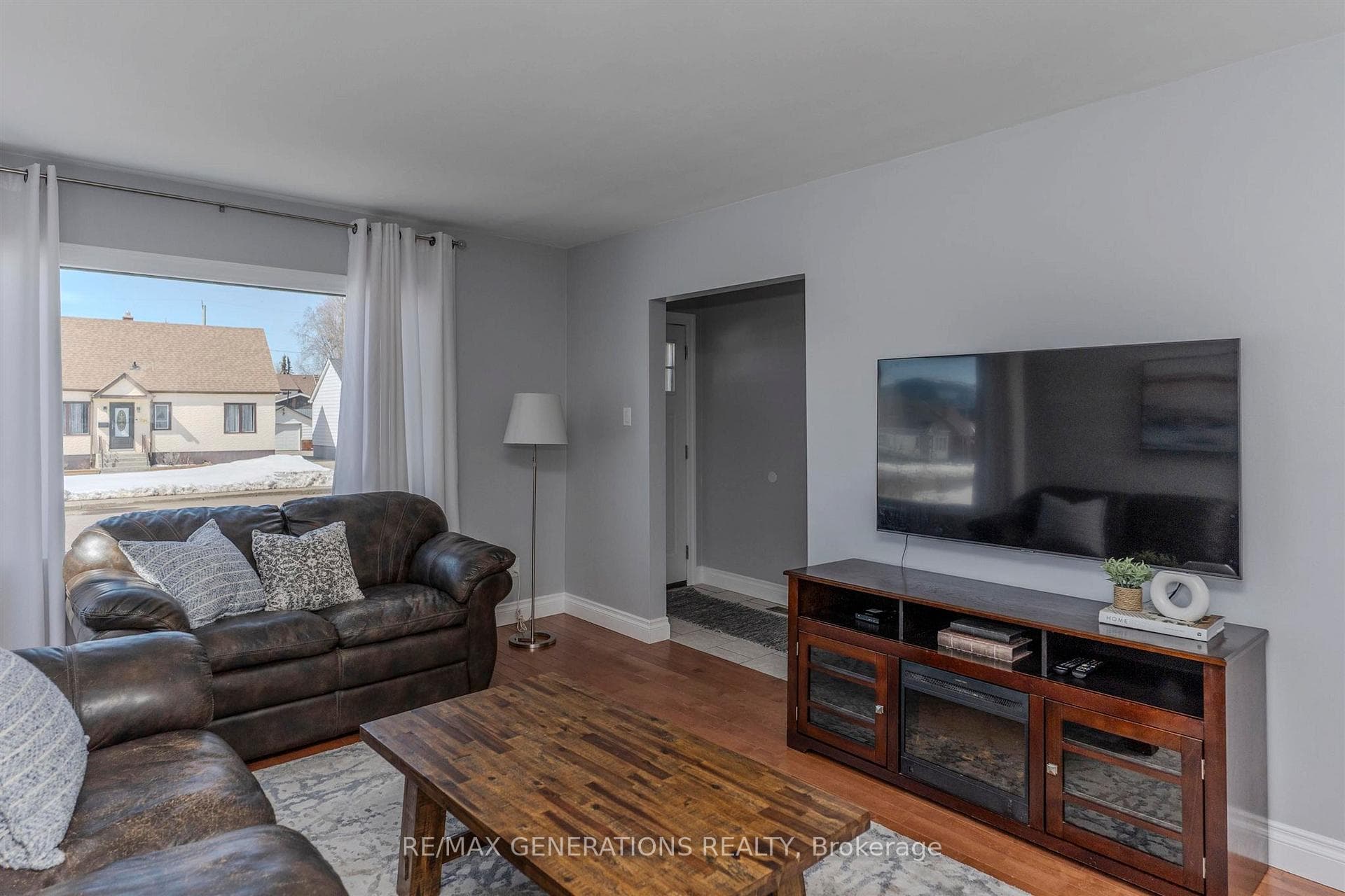 738 Bessie Avenue photo 3