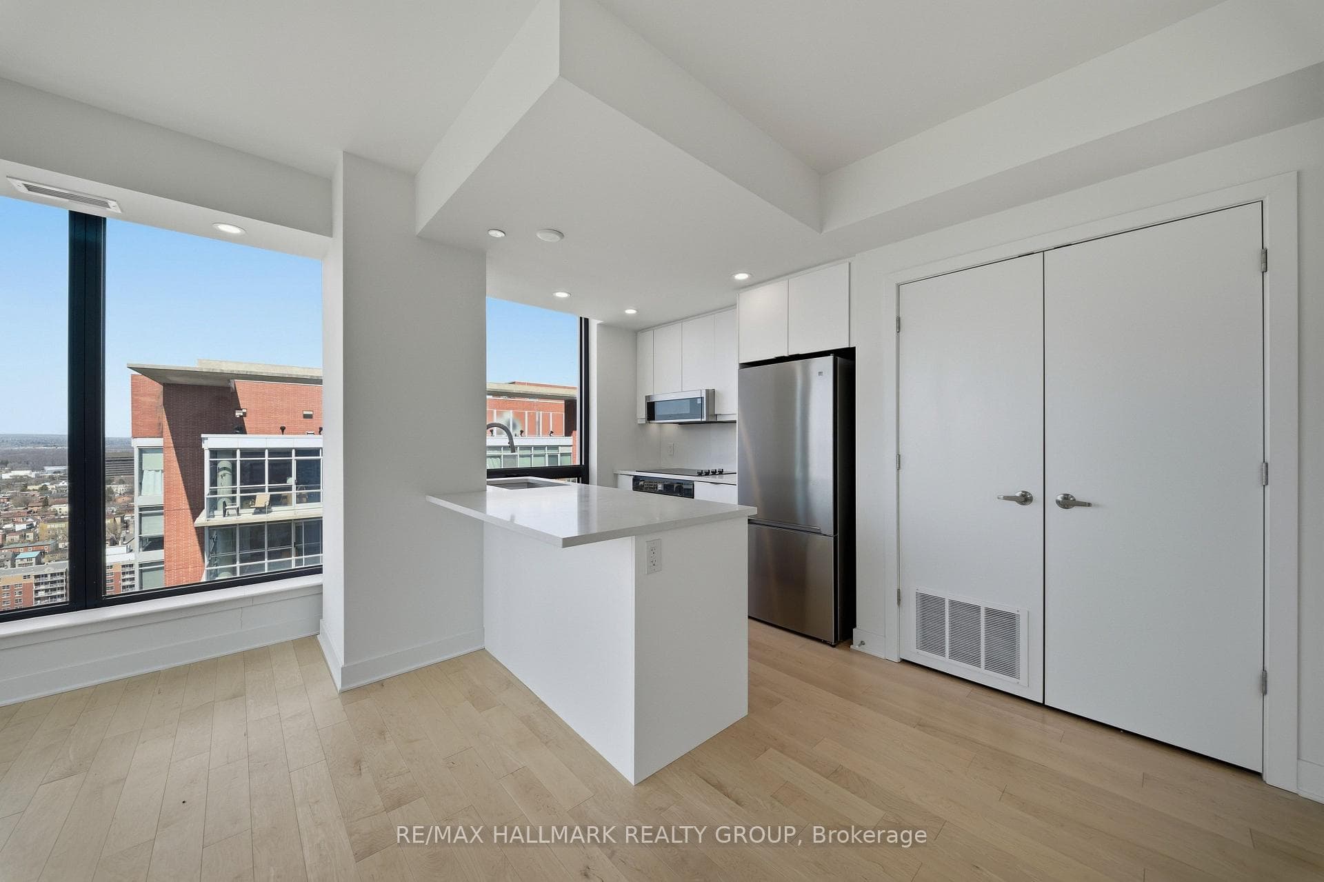 180 George Street Unit 2202 photo 12