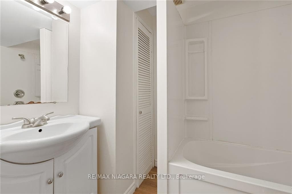 24 Franklin Boulevard photo 19
