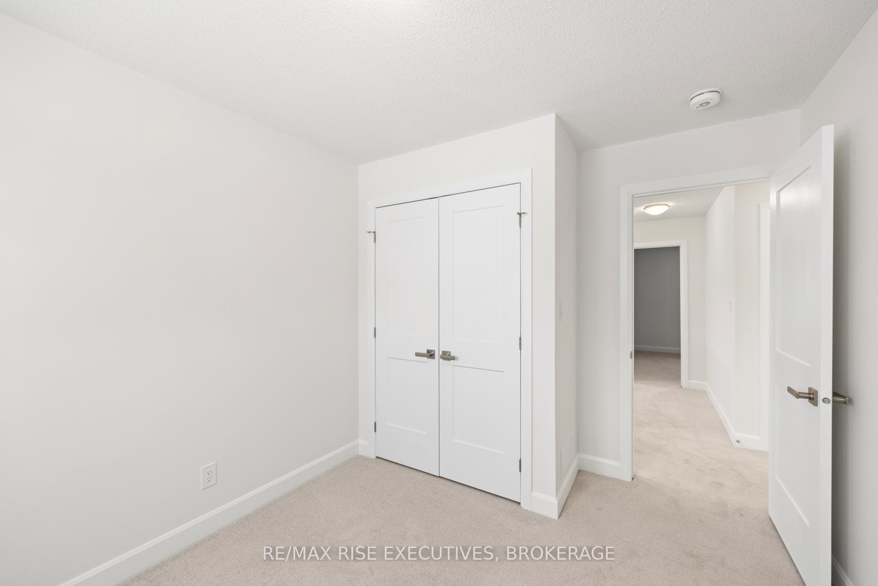 410 Buckthorn Drive photo 23