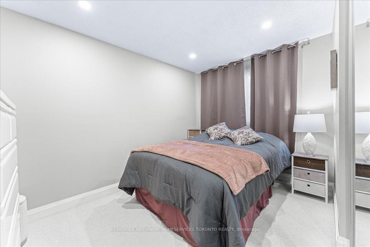 98 Falconer Drive Unit 11 photo 21