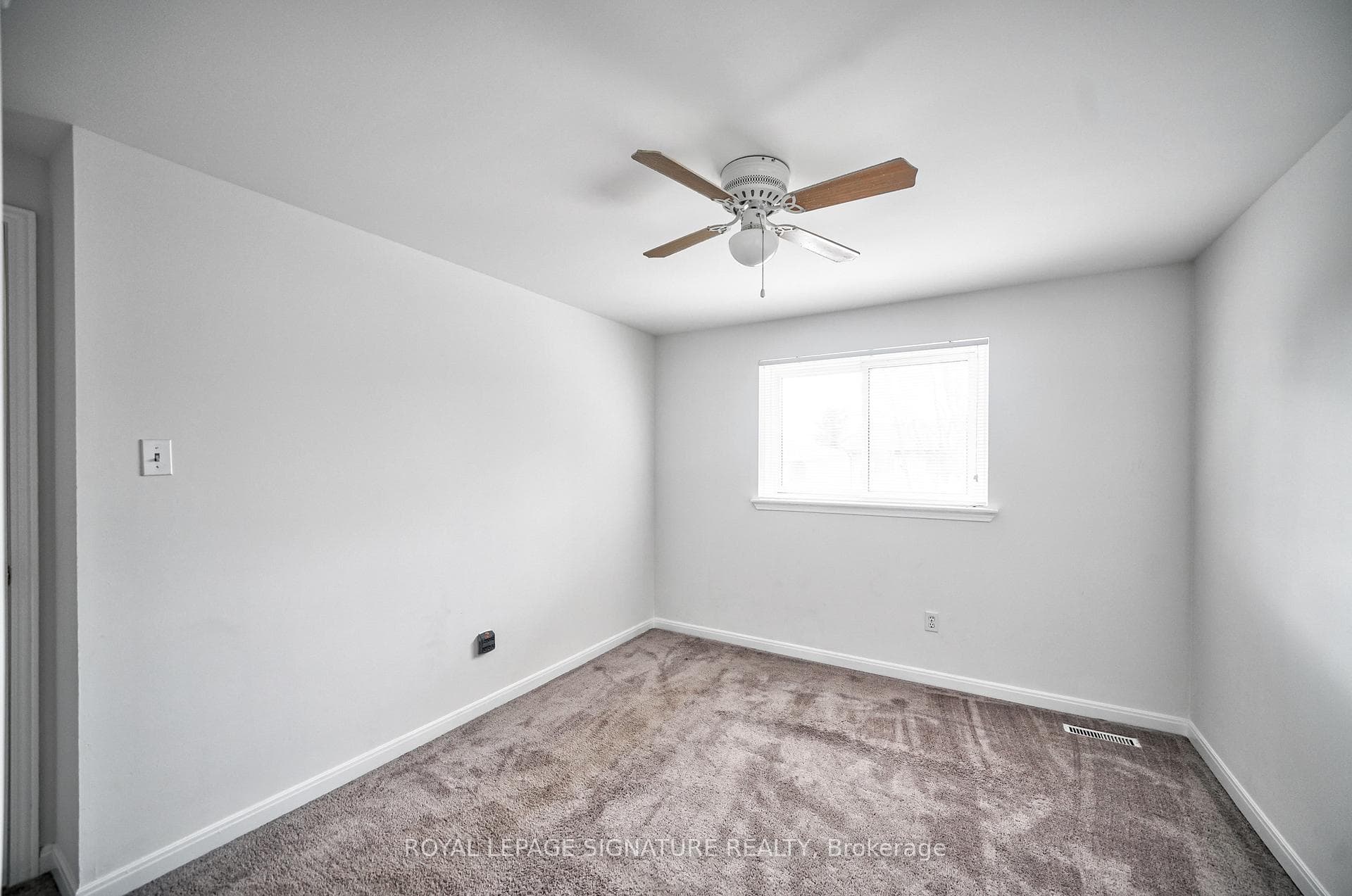16 Christie Crescent photo 23