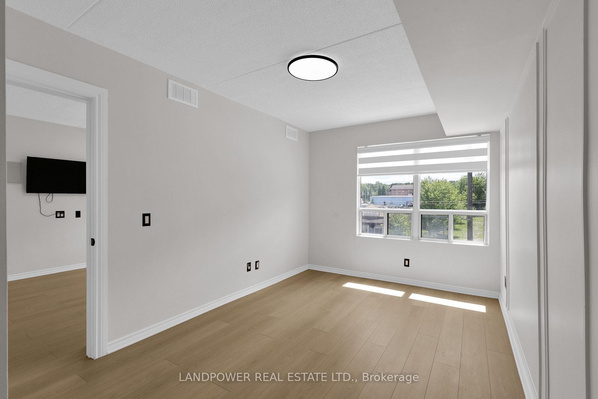 160 Wellington Street Unit 301 photo 31
