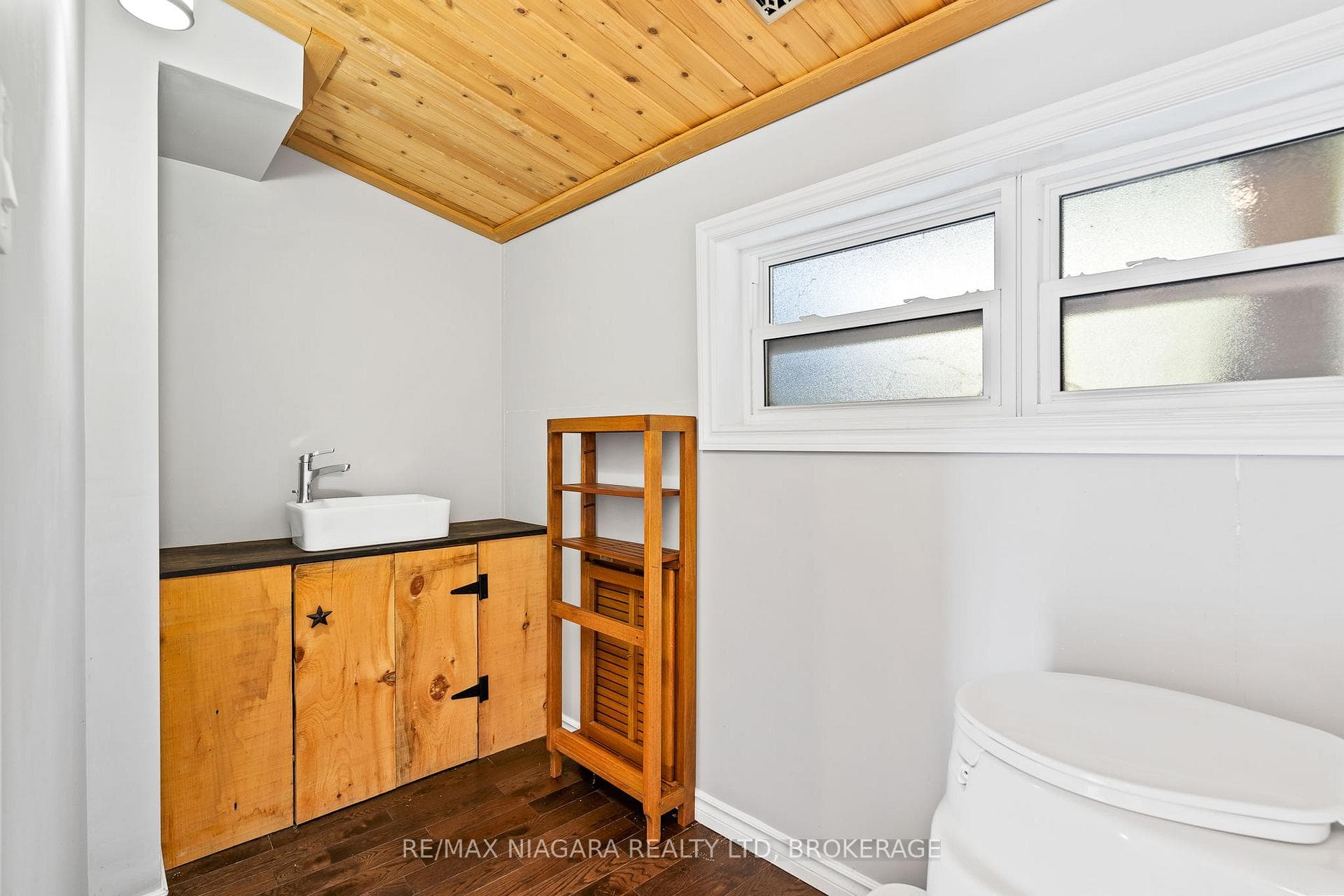 105 LIGHTHOUSE Drive photo 28