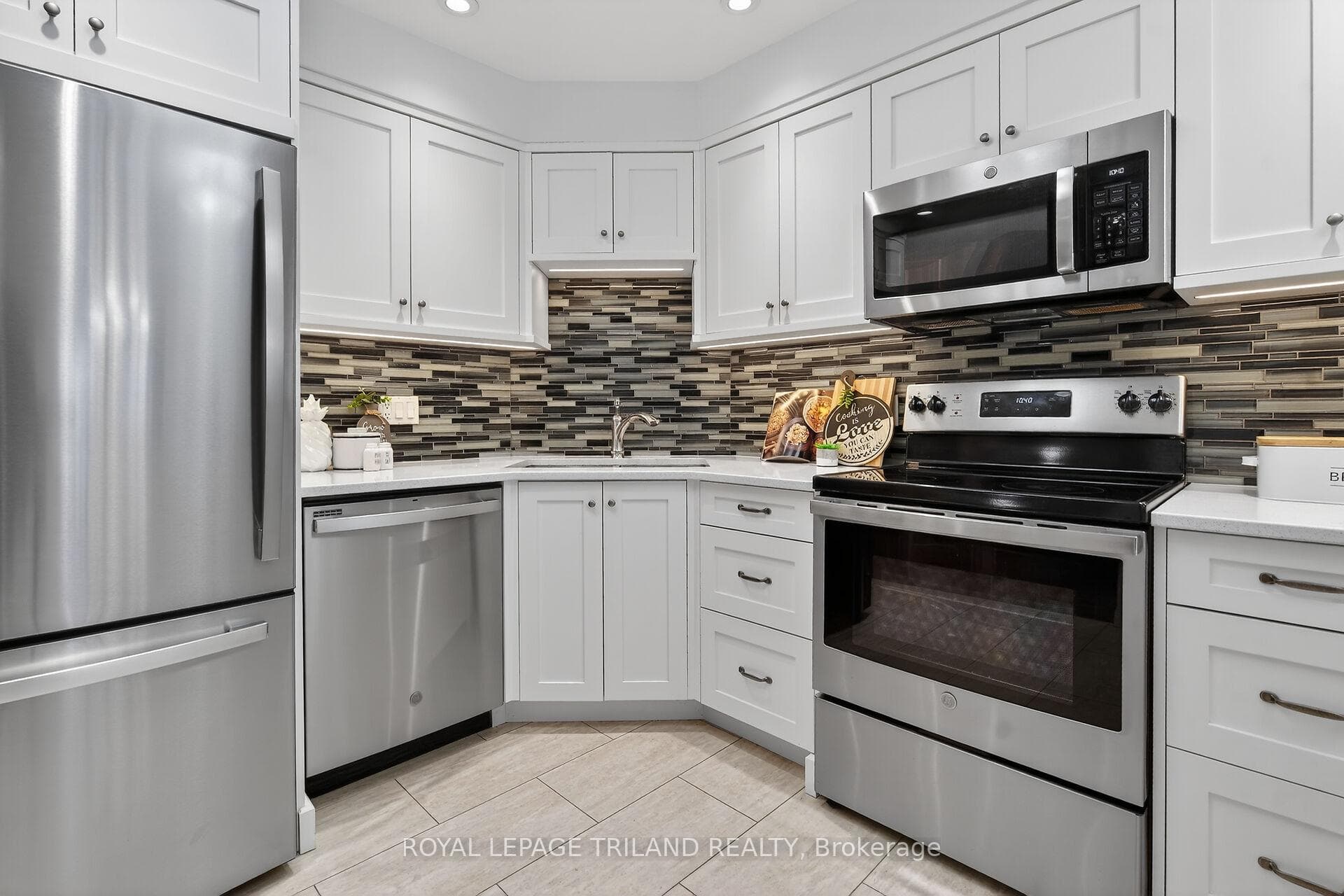 155 KILLARNEY Road Unit 14 photo 18