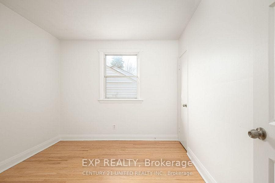 298 Swanston Avenue photo 15