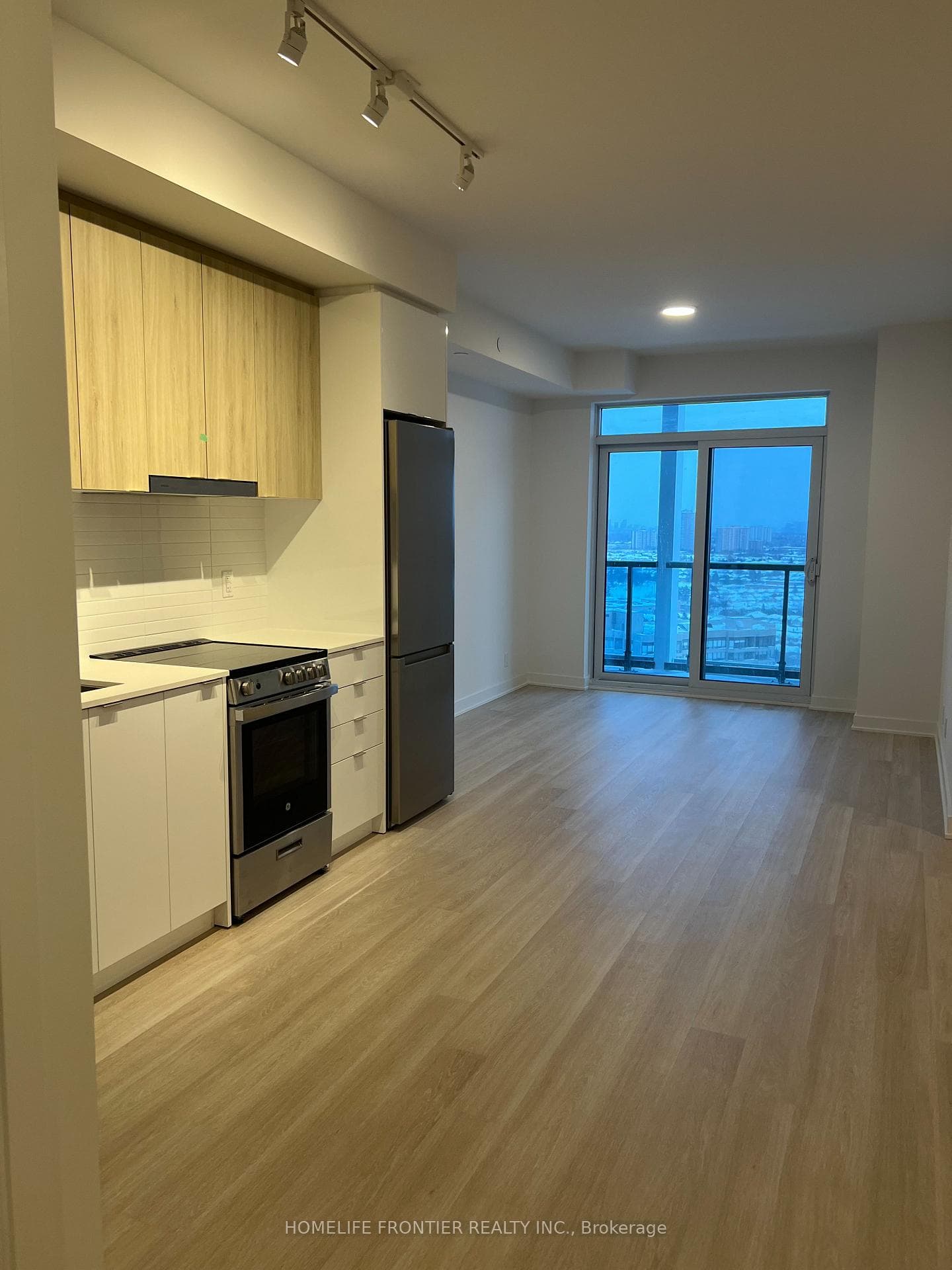 30 Upper Mall Way Unit 2201 photo 4