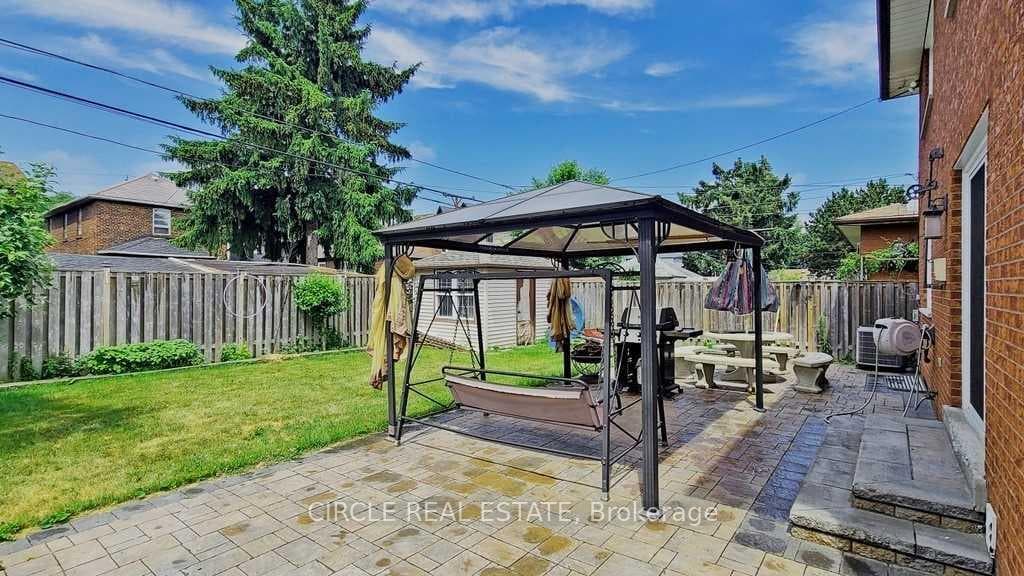 18 Rosemeade Avenue photo 38
