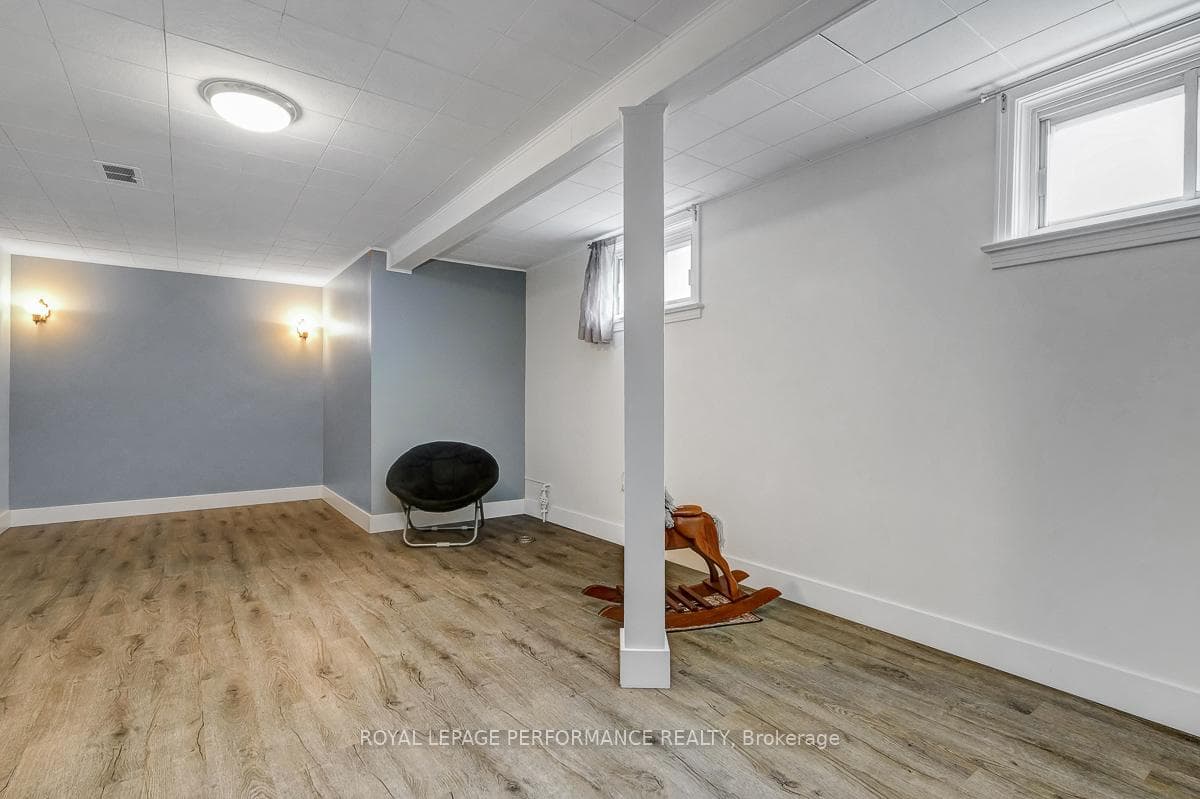 102 Donald Street photo 27