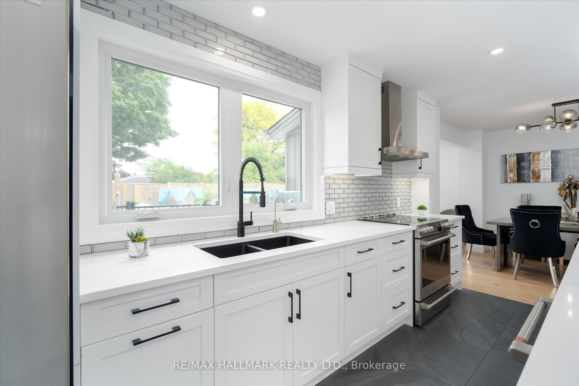 119 Charlotte Place photo 10